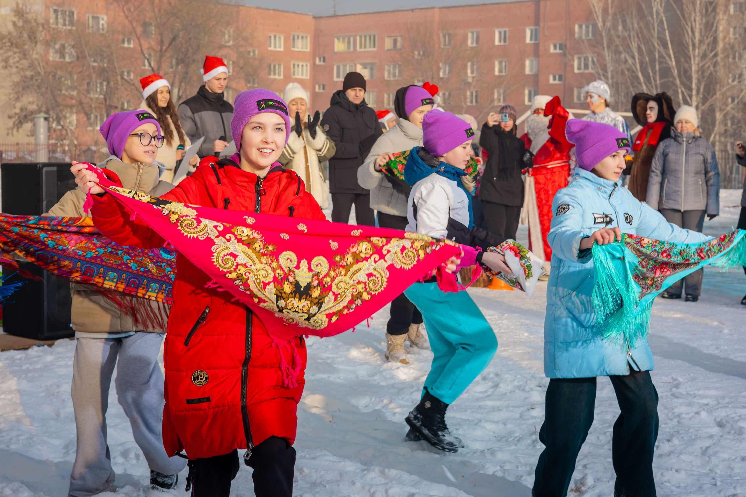 Открытие катка в СОШ 37. Фотограф Князев Сергей