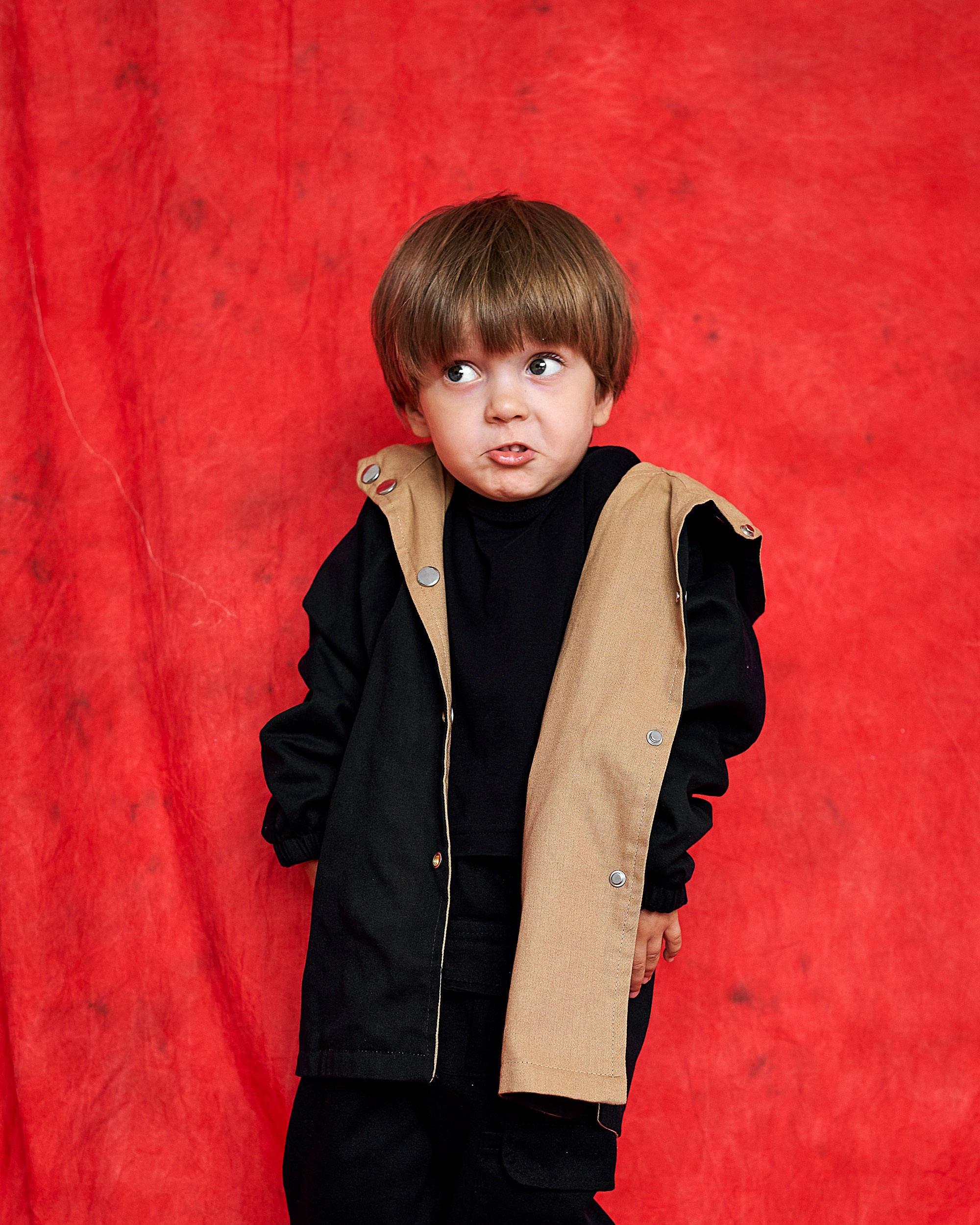 Модель для предметной съемки мальчик Радэль Казань| Sale Easy