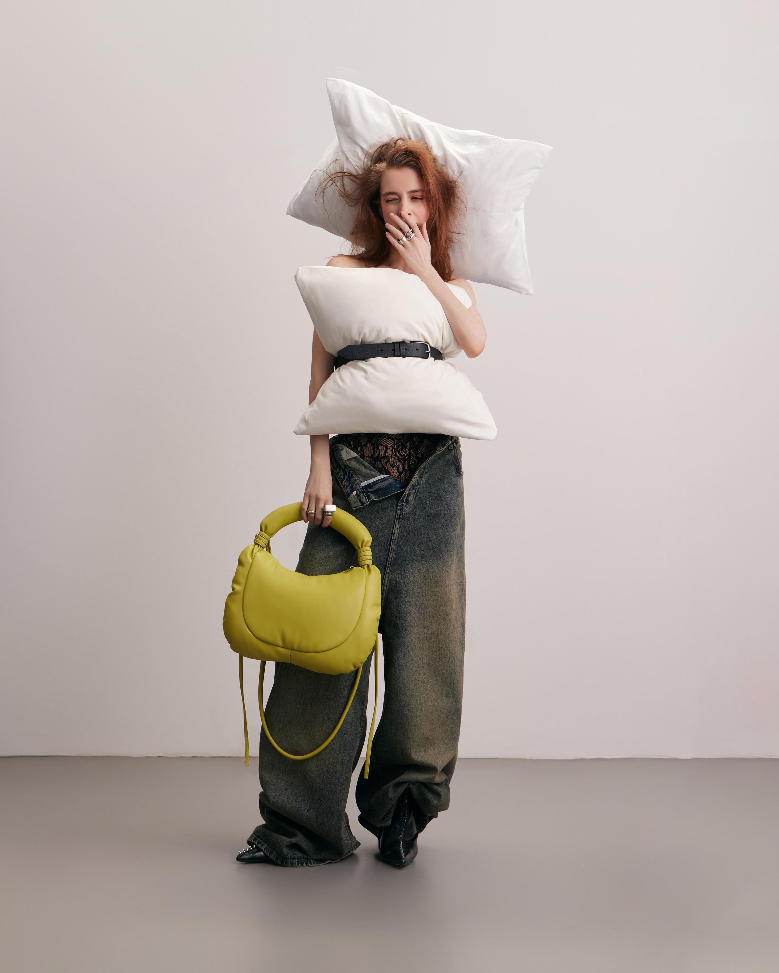 ARNY PRAHT: who she Is. Я Саша, креативный продюсер и арт-директор из Москвы. Придумываю, собираю и запускаю визуальные проекты