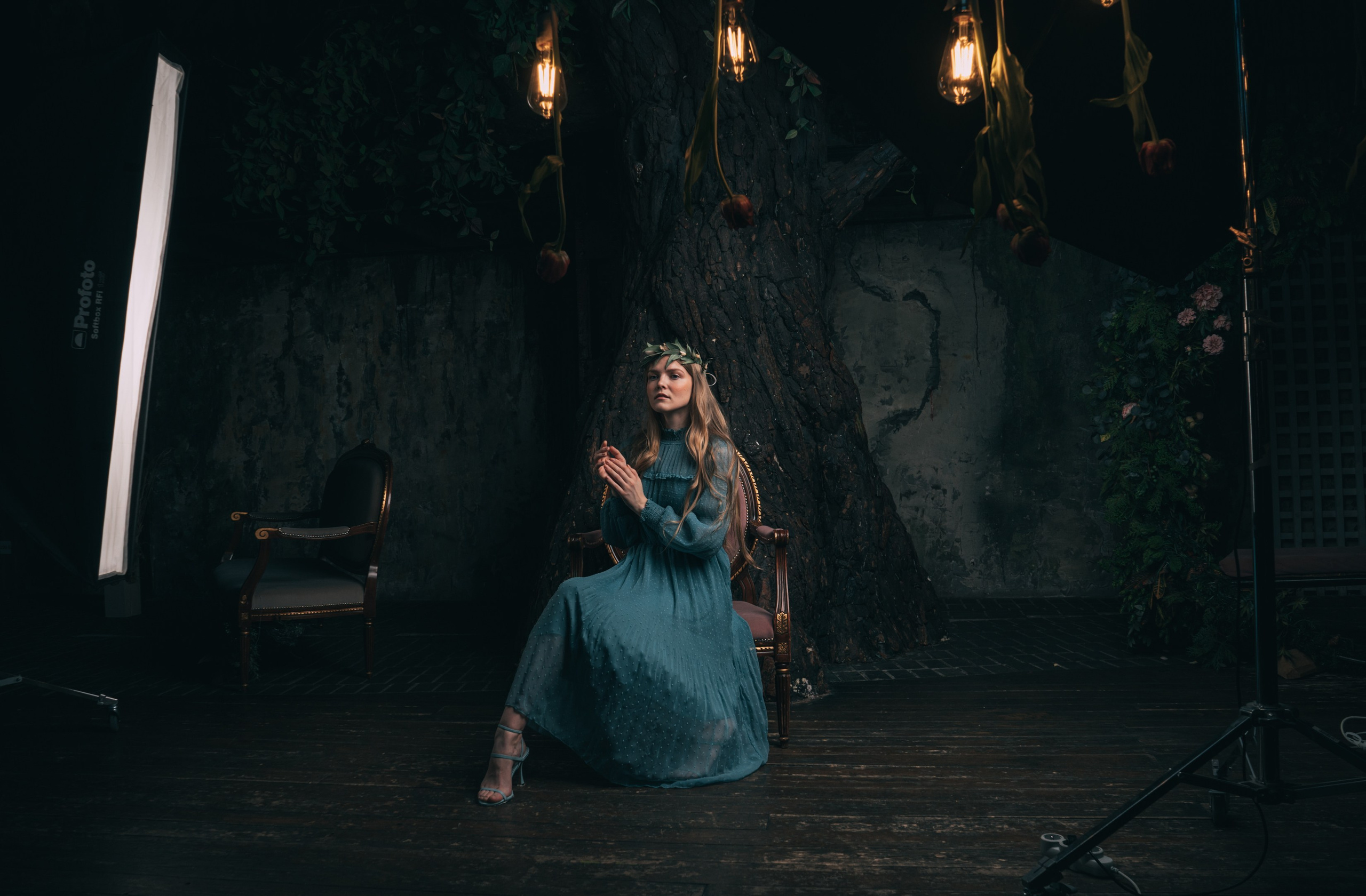 Портрет девушки в волшебном мире цвета света и цветов.