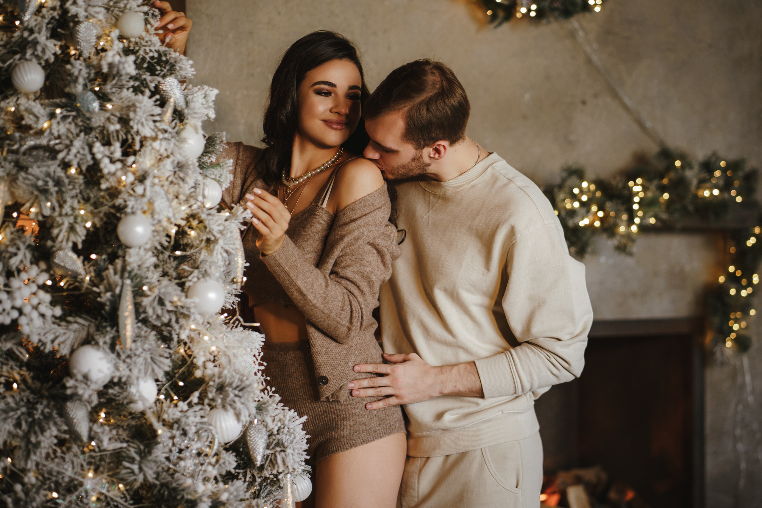 Новогодняя фотосессия для Влада и Марины в фотостудии Crossstudio зал Парнас