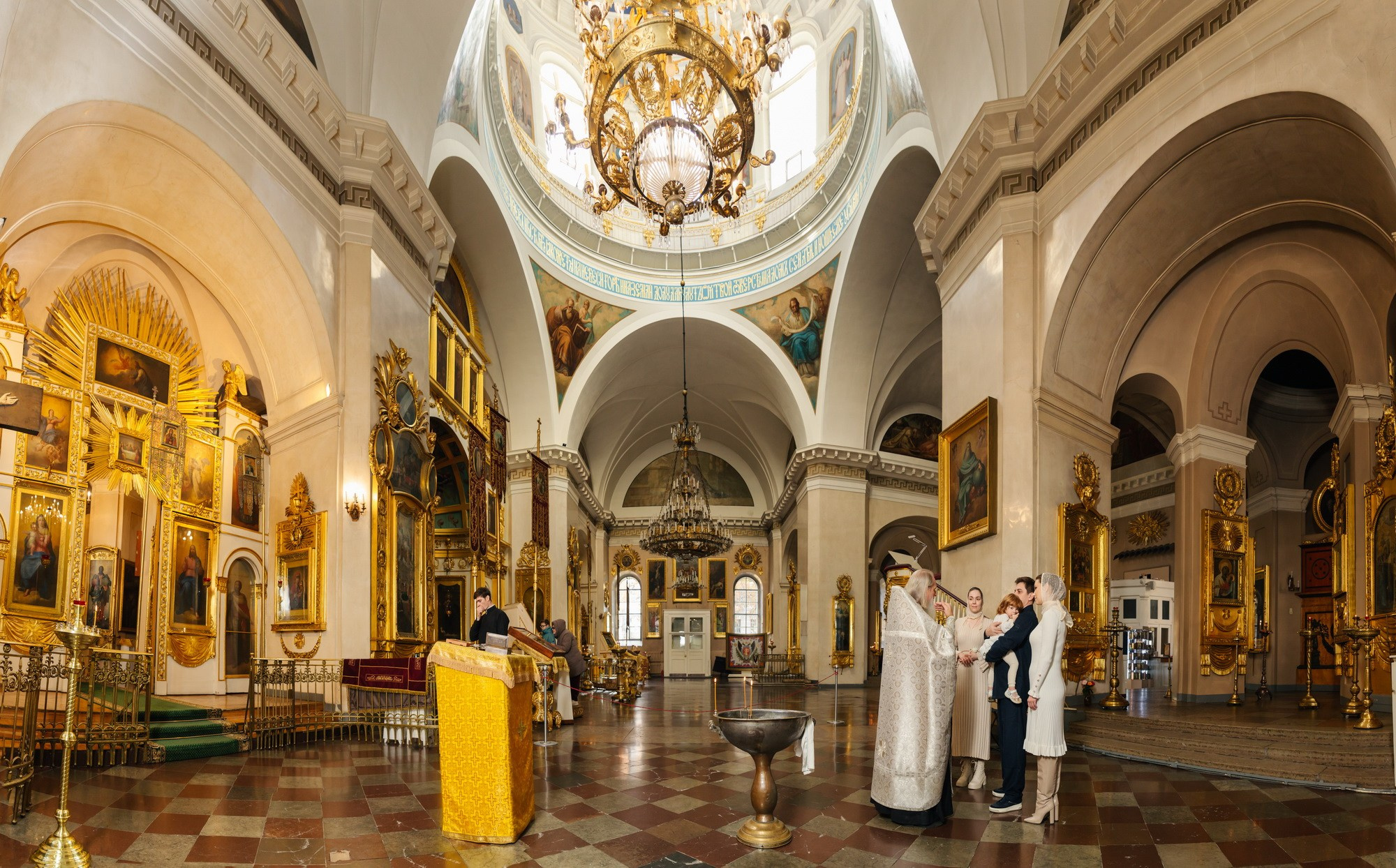 Где покрестить ребенка в СПб Спасо Преображенский собор крещение. Фотограф крещение венчание в Петербурге! Помогает подобрать храм и посоветовал душевного батюшку в СПб