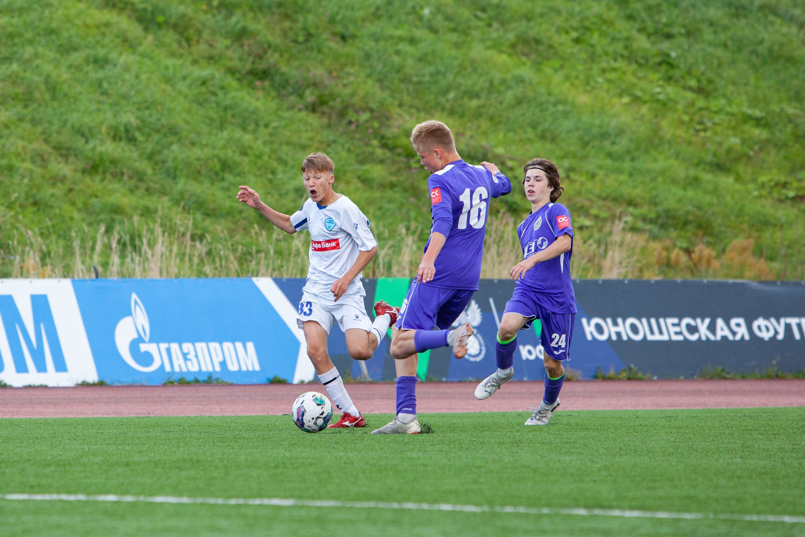 Матч юношеской футбольной лиги между командами СШ «Сахалин» и «СШОР № 1» (Комсомольск-на-Амуре). Кутузов Евгений Фотограф в Южно-Сахалинске
