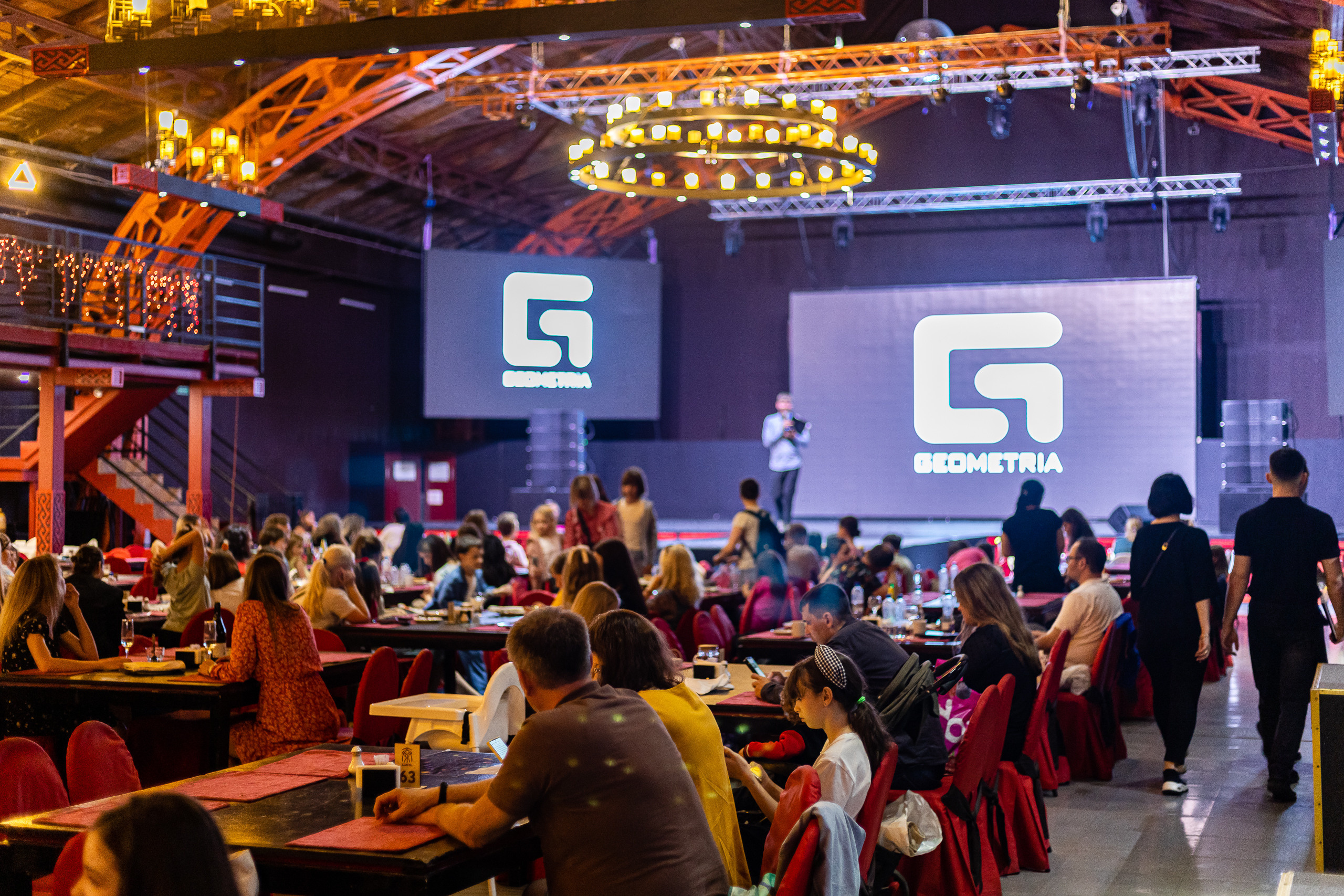 Репортажная фотосъемка GEO KIDS FASHION DAY в Санкт-Петербурге