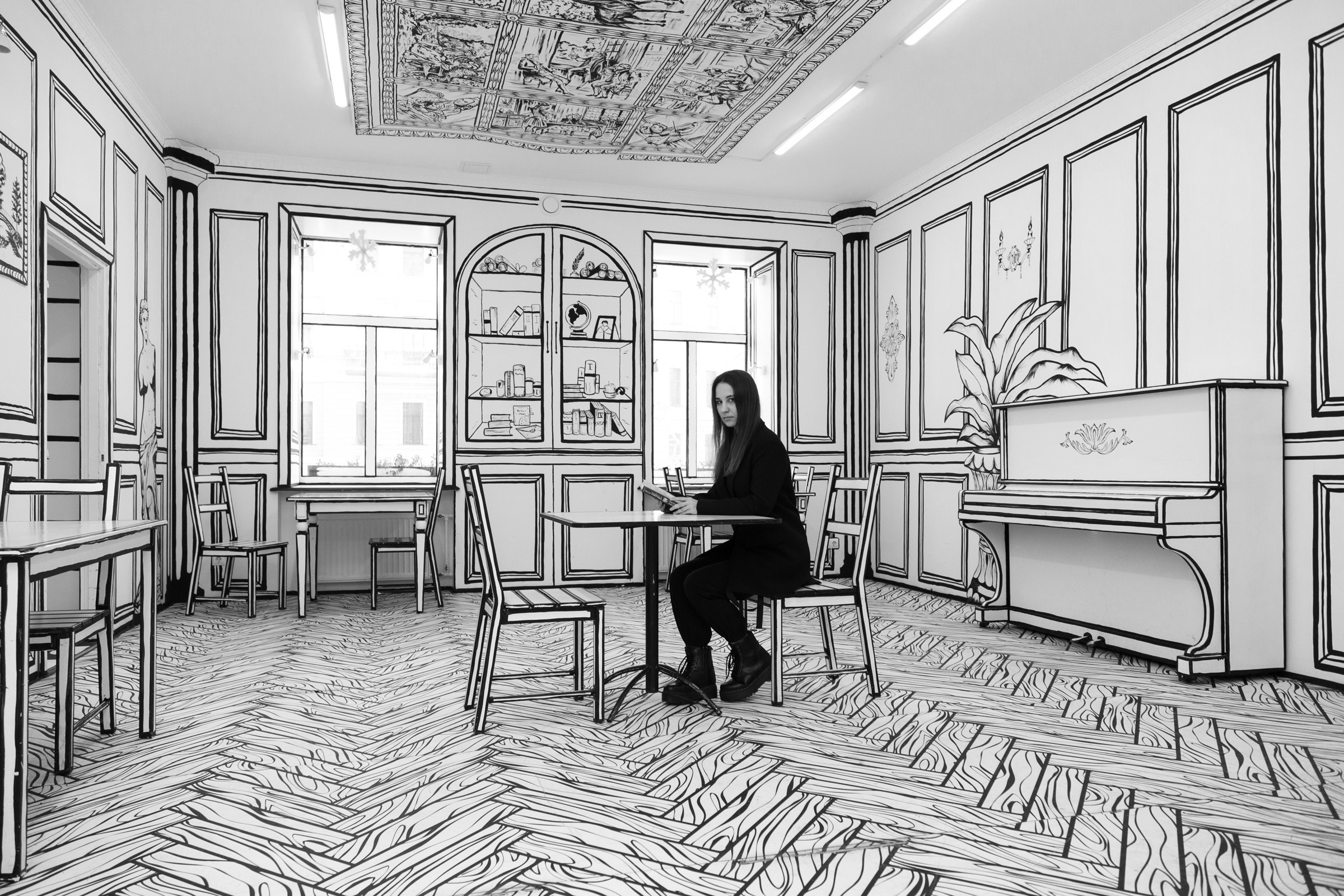 Фотографии в ЧБ кафе в Санкт-Петербурге