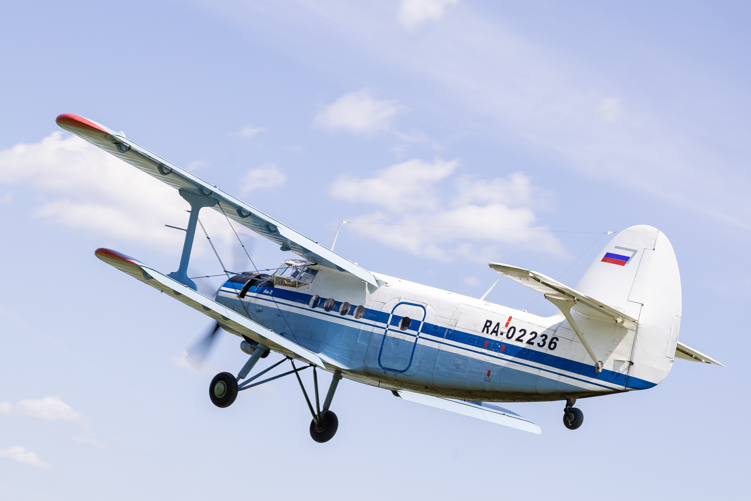 Фотографии самолета Ан - 2 в воздухе под Санкт-Петербургом