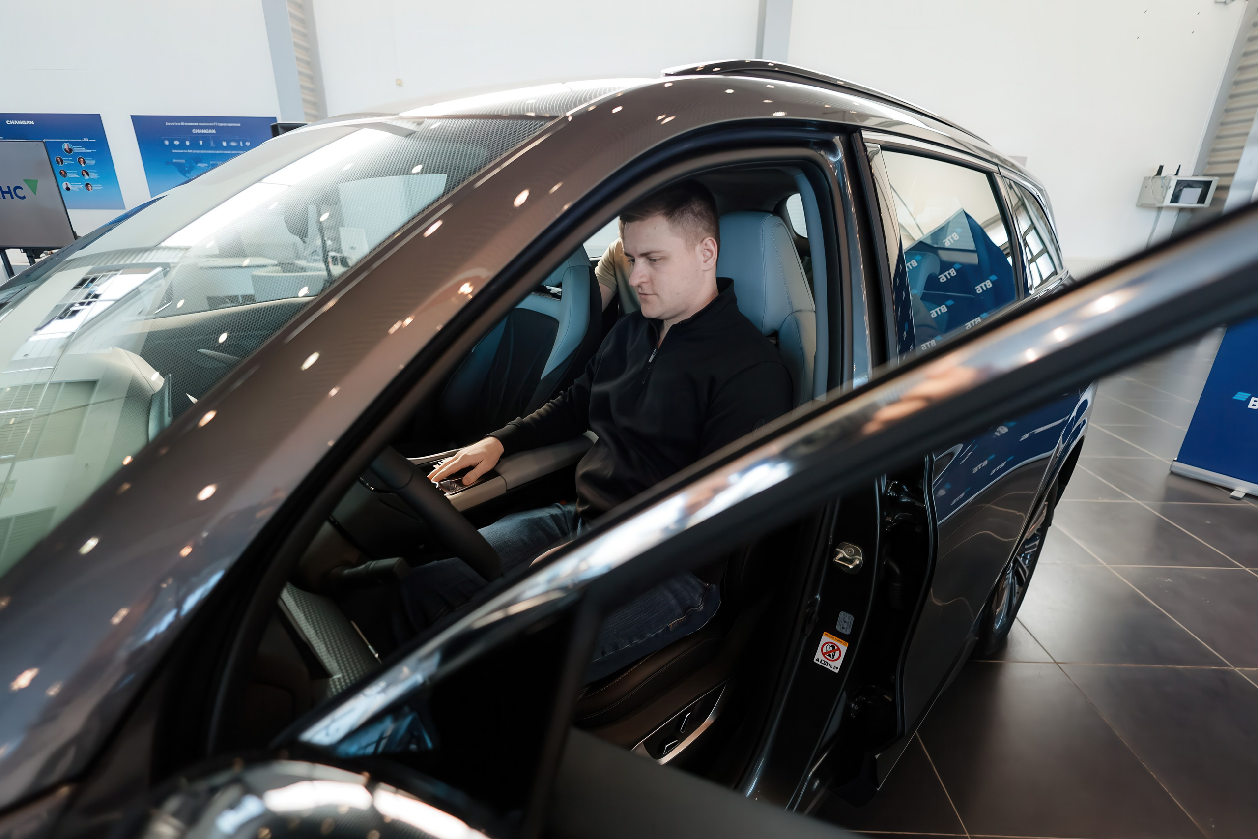 01.03 Автосалон-2000. Презентация нового ChanGan. Команда специалистов в мире фотографии и видео. Детский фотограф, семейный фотограф