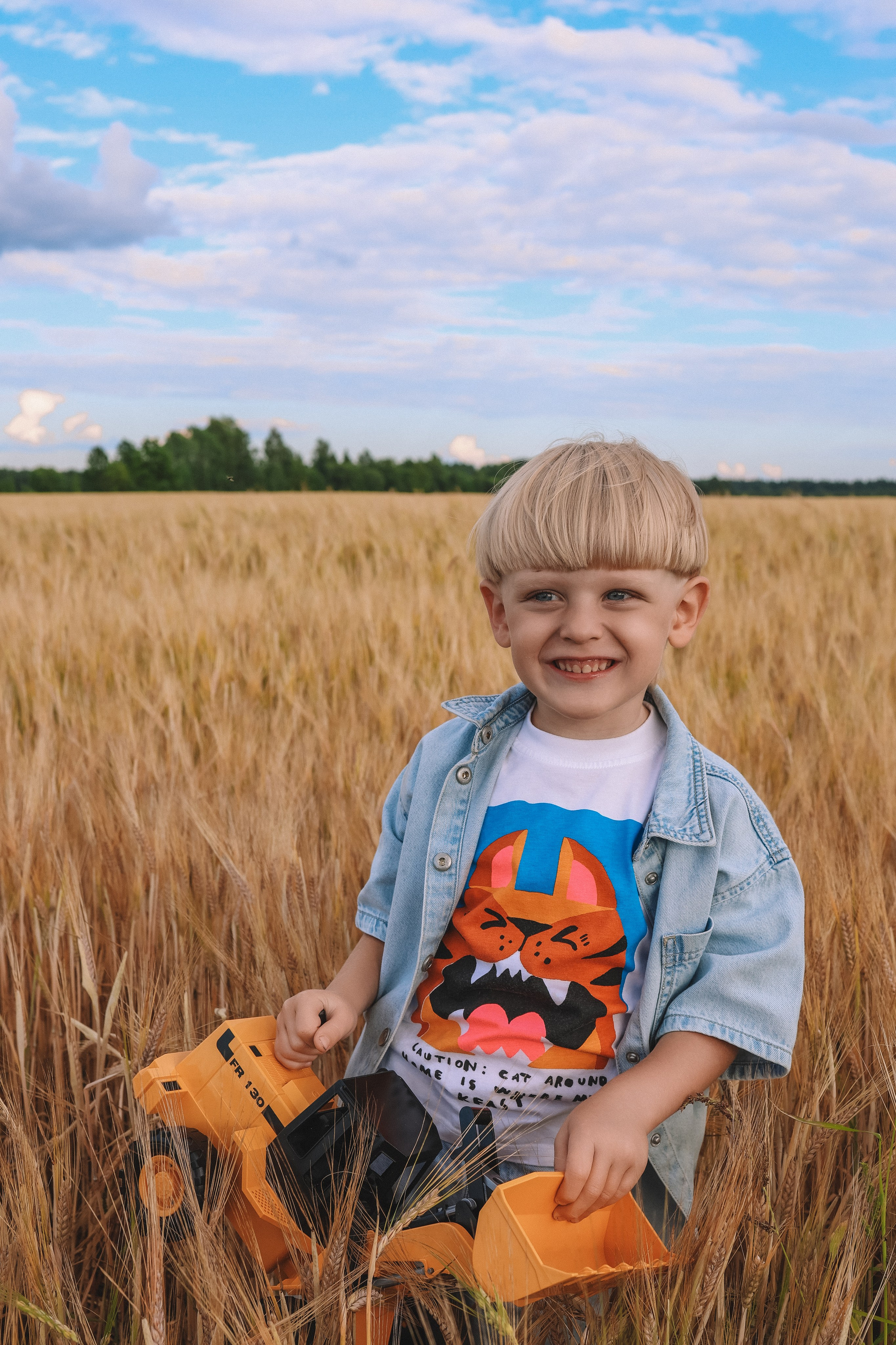 Детская фотосессия на природе летом (в поле) — Саша | Фотограф в СПб