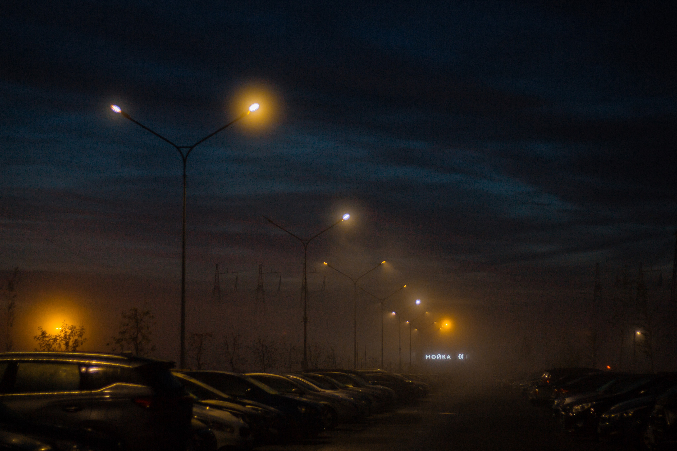 Парковка на рассвете, мкрн. Солнечный. Октябрь, 2023 год. Фотограф Переверзева Анна Екатеринбург