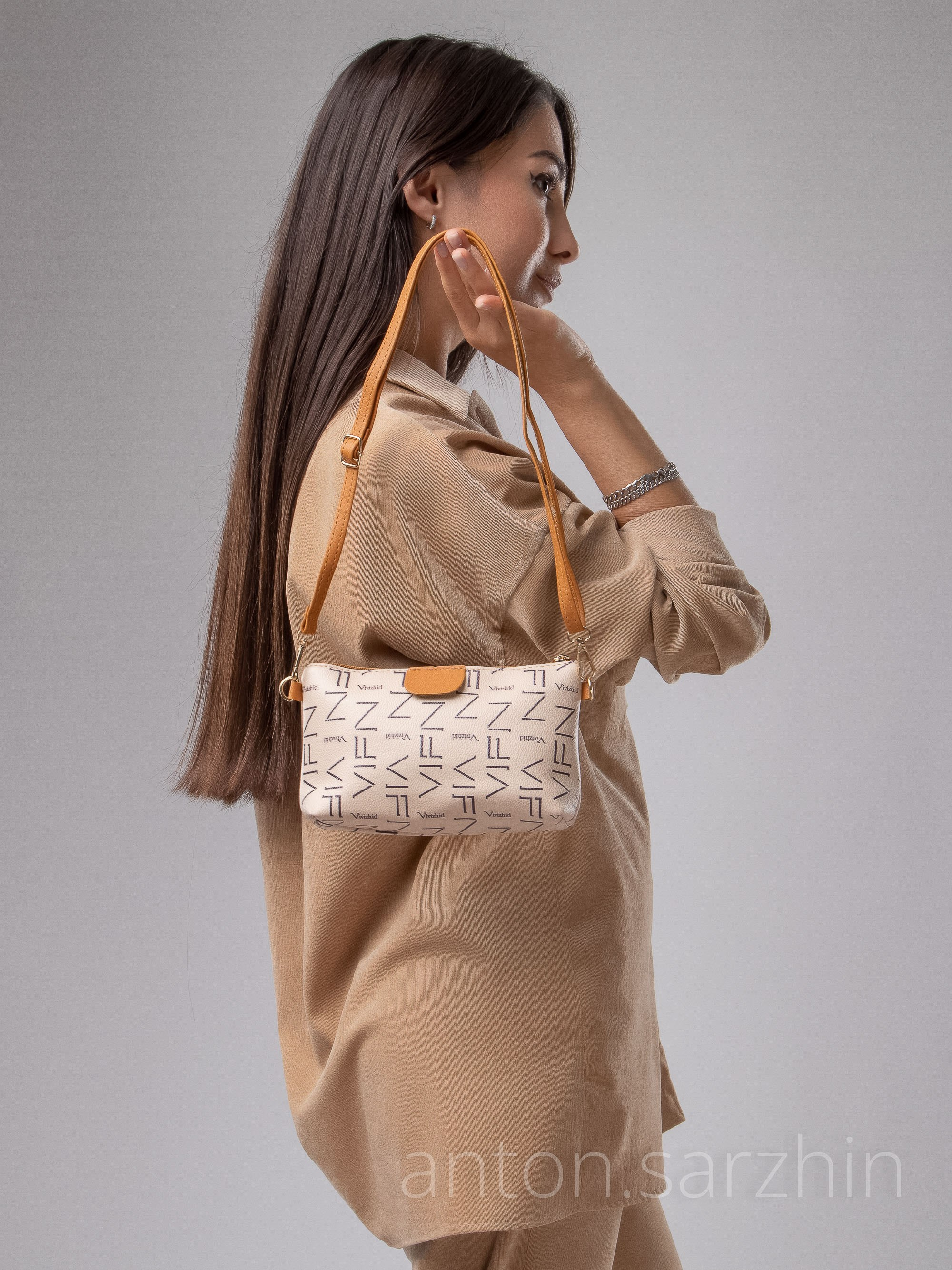 Съемка женской сумки в студии