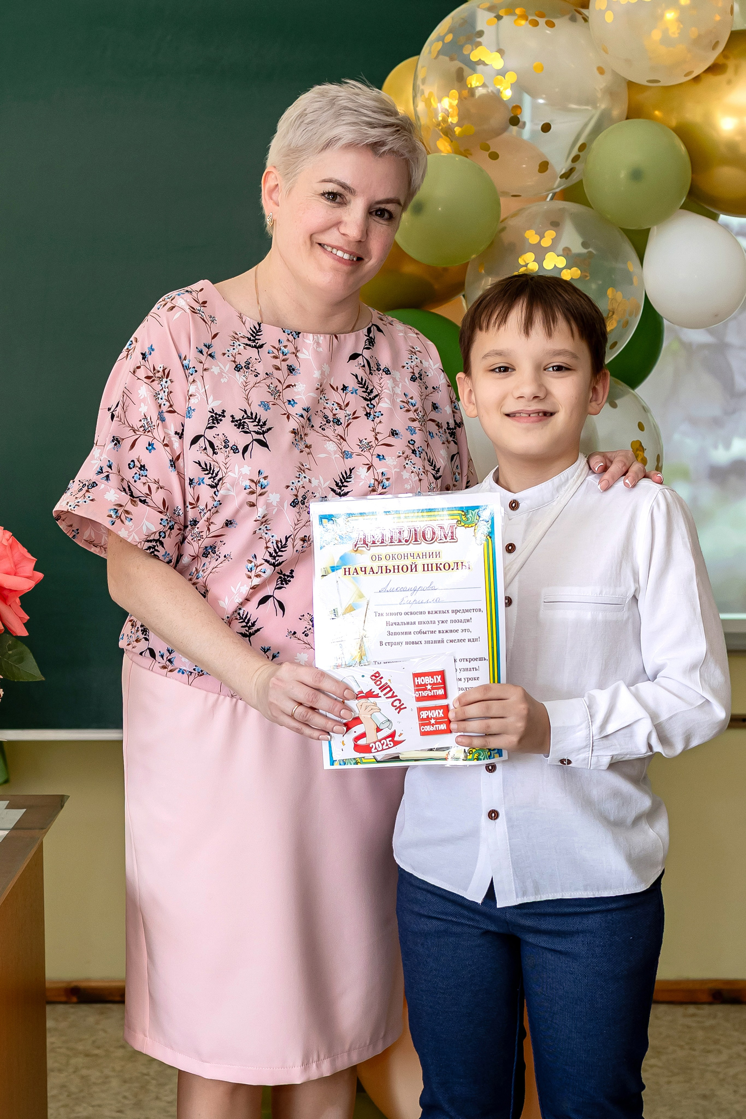 Выпускной в начальной школе в классе. Фотограф и видеограф Москва. Свадебный фотограф, видеограф. Выпускные альбомы. Оживающие альбомы