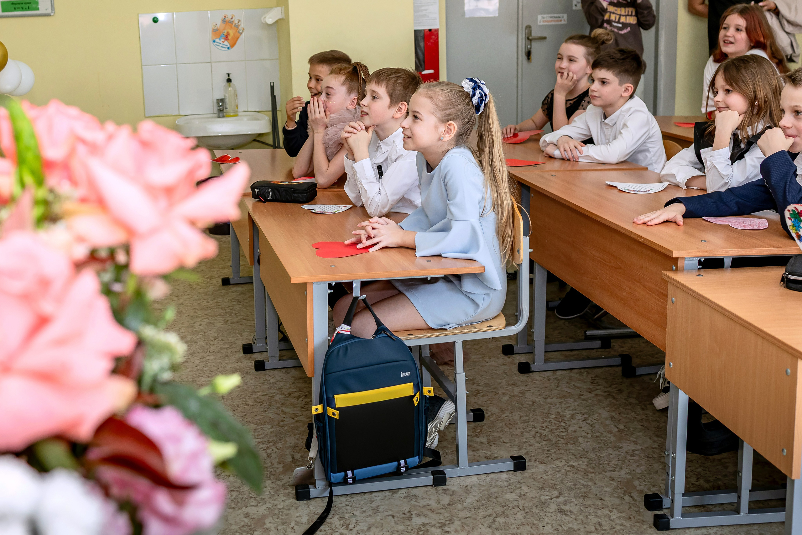 Выпускной в начальной школе в классе. Фотограф и видеограф Москва. Свадебный фотограф, видеограф. Выпускные альбомы. Оживающие альбомы