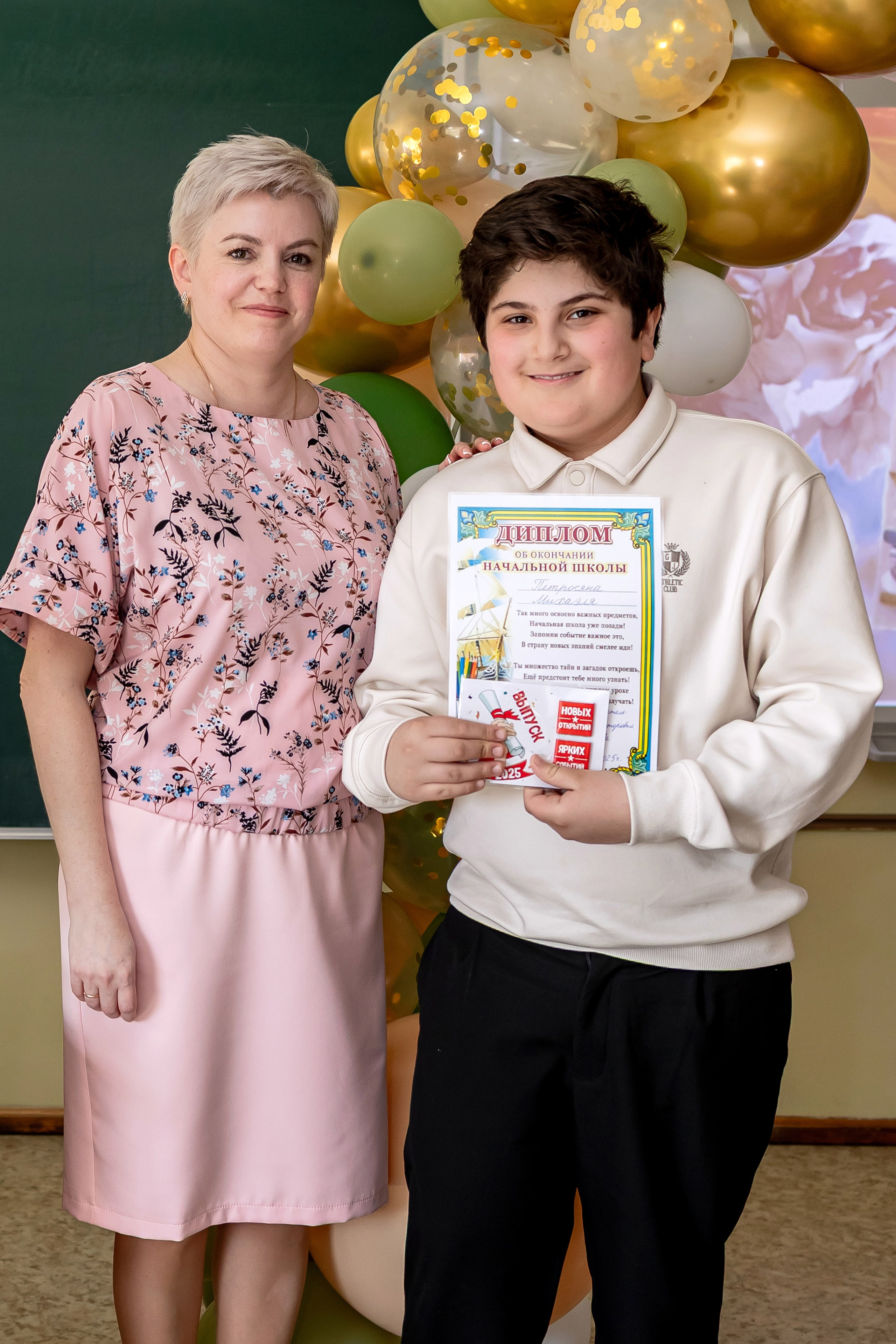Выпускной в начальной школе в классе. Фотограф и видеограф Москва. Свадебный фотограф, видеограф. Выпускные альбомы. Оживающие альбомы