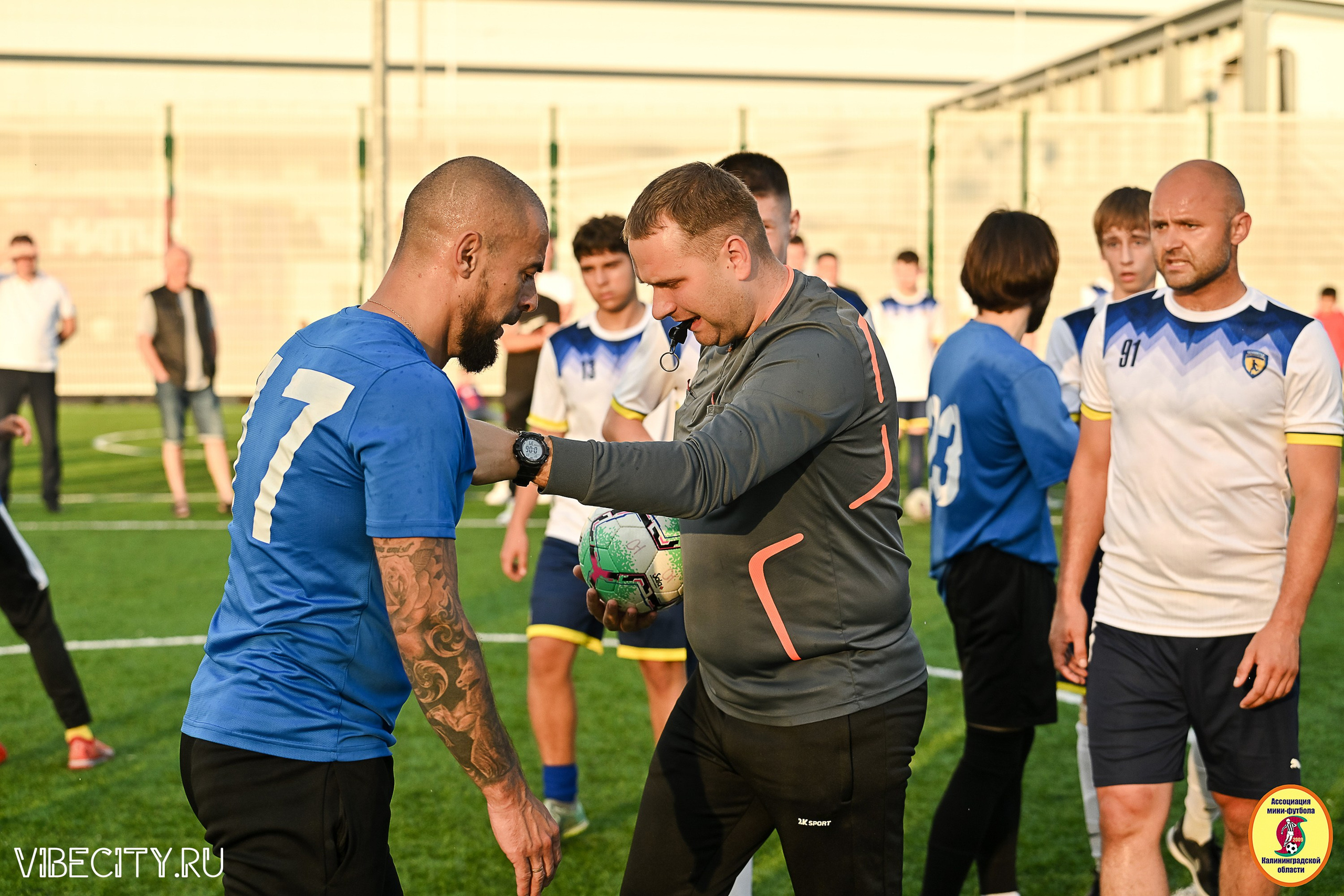 ИГРЫ МИНИ-ФУТБОЛЬНОЙ И КОРПОРАТИВНОЙ ЛИГИ. VIBECITY.RU Вайб Сити Ру Фоторепортажи Фотоотчеты Калининград