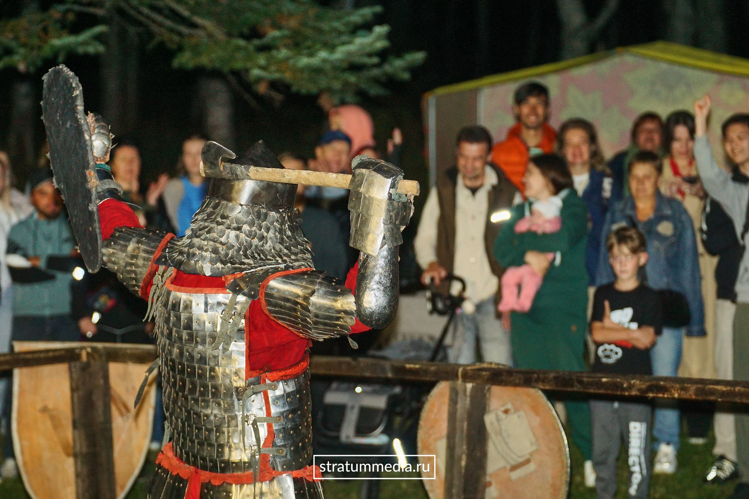 Fire Show at Park. Stratum Media — Фото-Видео Съемки