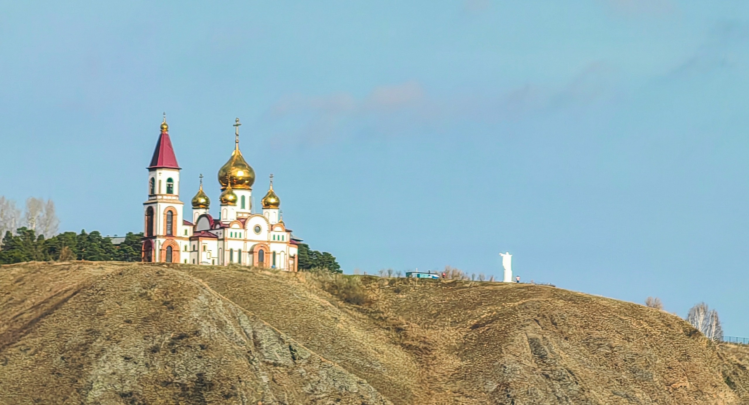 Красноярск индивидуальный тур экскурсии фото фототур фотосессия аренда кабриолета аренда микроавтобуса трансфер гид экскурсовод индивидуальная экскурсия фотосъемка интересные места достопримечательности что посмотреть куда сходить что посетить смотровые площадки видовые красивые места Национальный парк заповедник Столбы Дивногорск Красноярская ГЭС путешествие туристический маршрут место силы Часовня Параскевы Пятницы Коммунальный мост остров Татышев Бобровый лог Николаевская сопка набережная Енисея село Овсянка музей Астафьева Караульная гора Виноградовский мост виды на Енисей фанпарк Бобровый лог парк флоры и фауны Роев ручей Торгашинский хребет скала Такмак вантовый мост куда сходить цены расписание заказать онлайн экскурсионное обслуживание трансфер на комфортабельном автобусе Речной вокзал цена заказать экскурсию программа маршрут