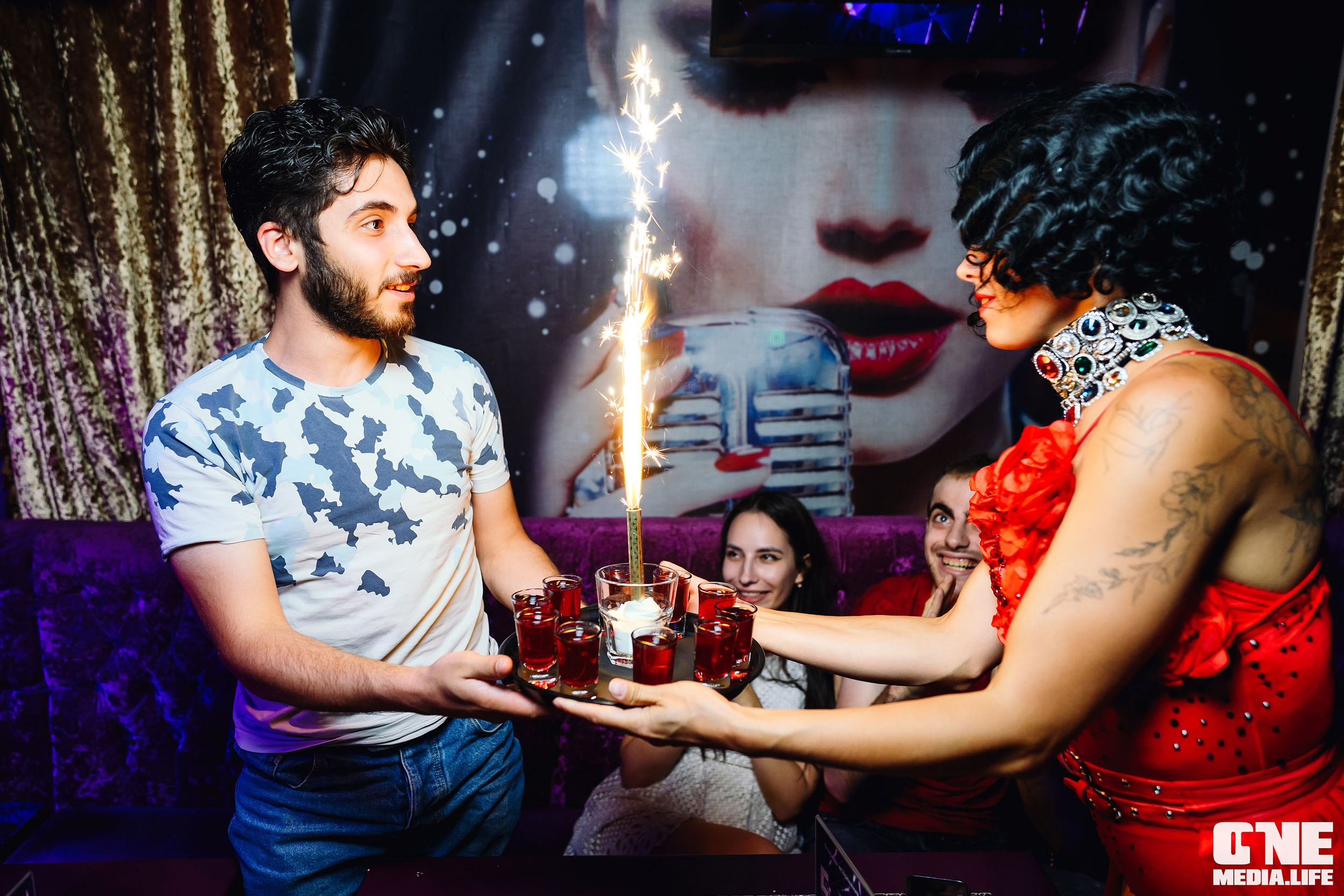 Фоторепортаж из караоке-клуба Эйфория. One Media Life: фоторепортажи, фотоотчеты с мероприятий и заведений