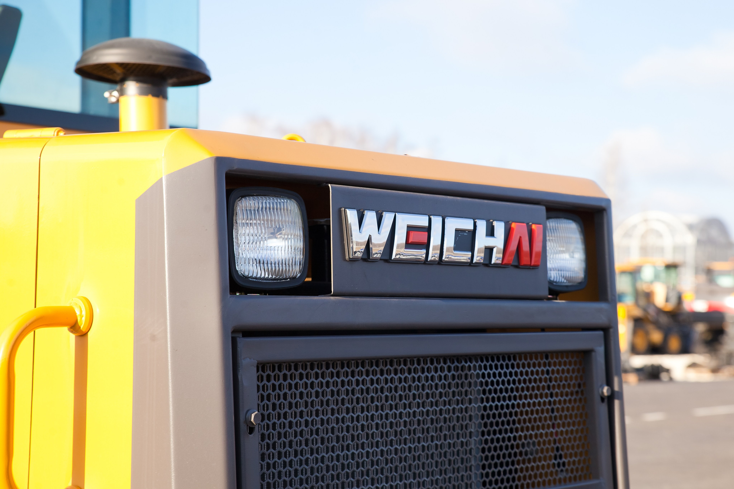 Фото фронт. погр. Weheavy WL820H. Продажа и обслуживание грузовой техники и спецтехники в г. Новосибирск компания СТИ