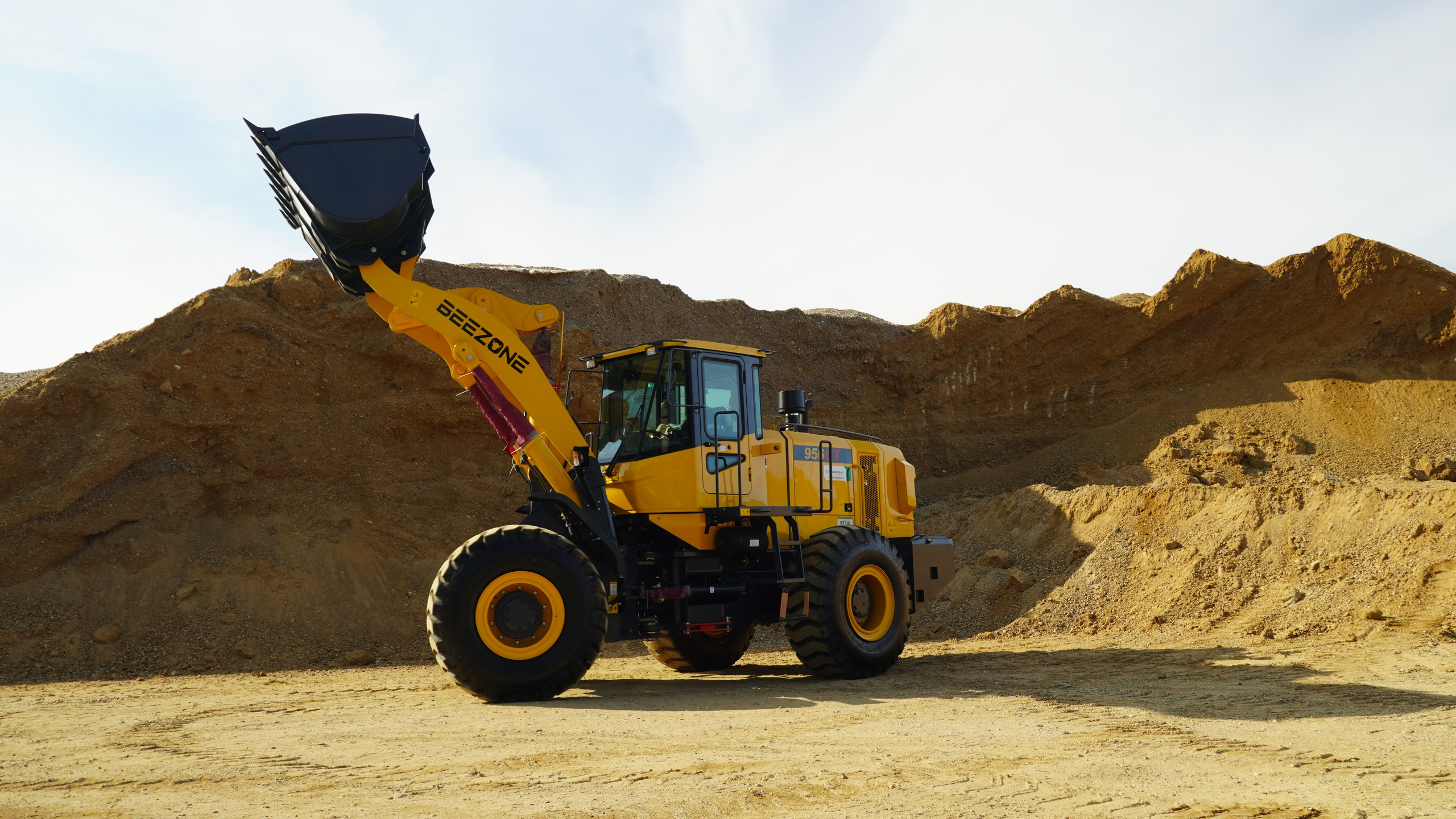 Фото фронт.погр. 956. Продажа и обслуживание грузовой техники и спецтехники в г. Новосибирск компания СТИ