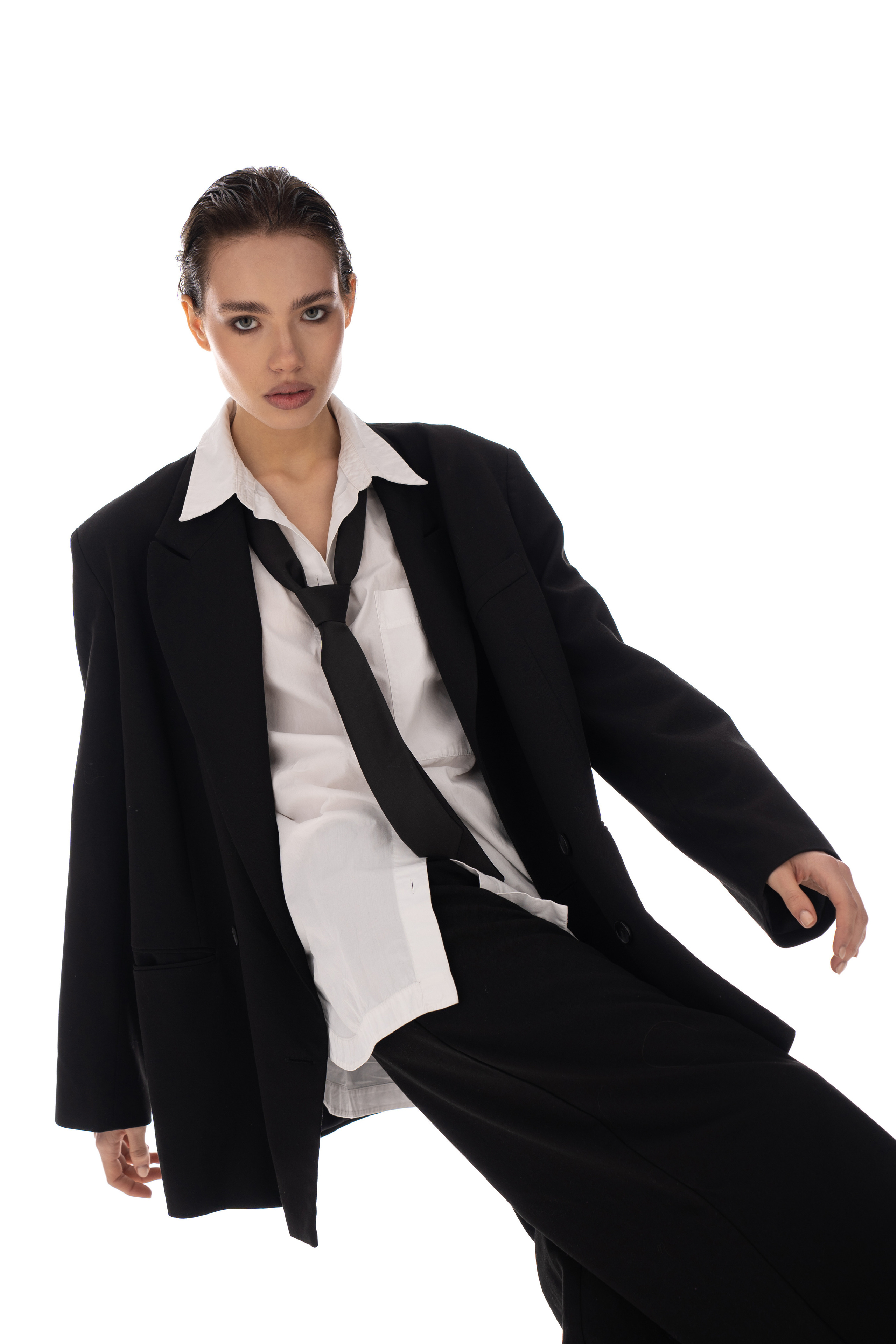 фотосессия для девушки в студии на белом фоне