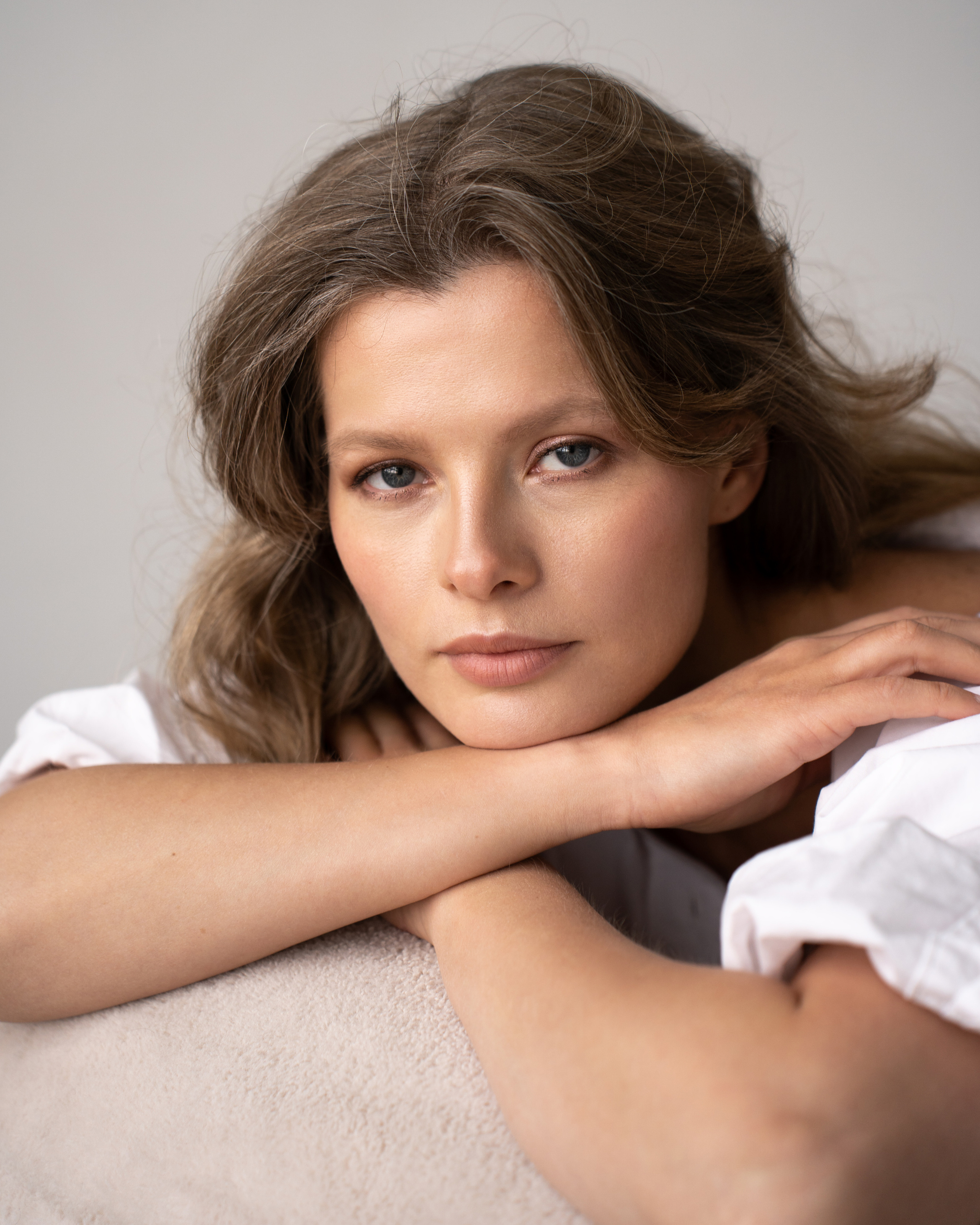 портрет девушки в студии