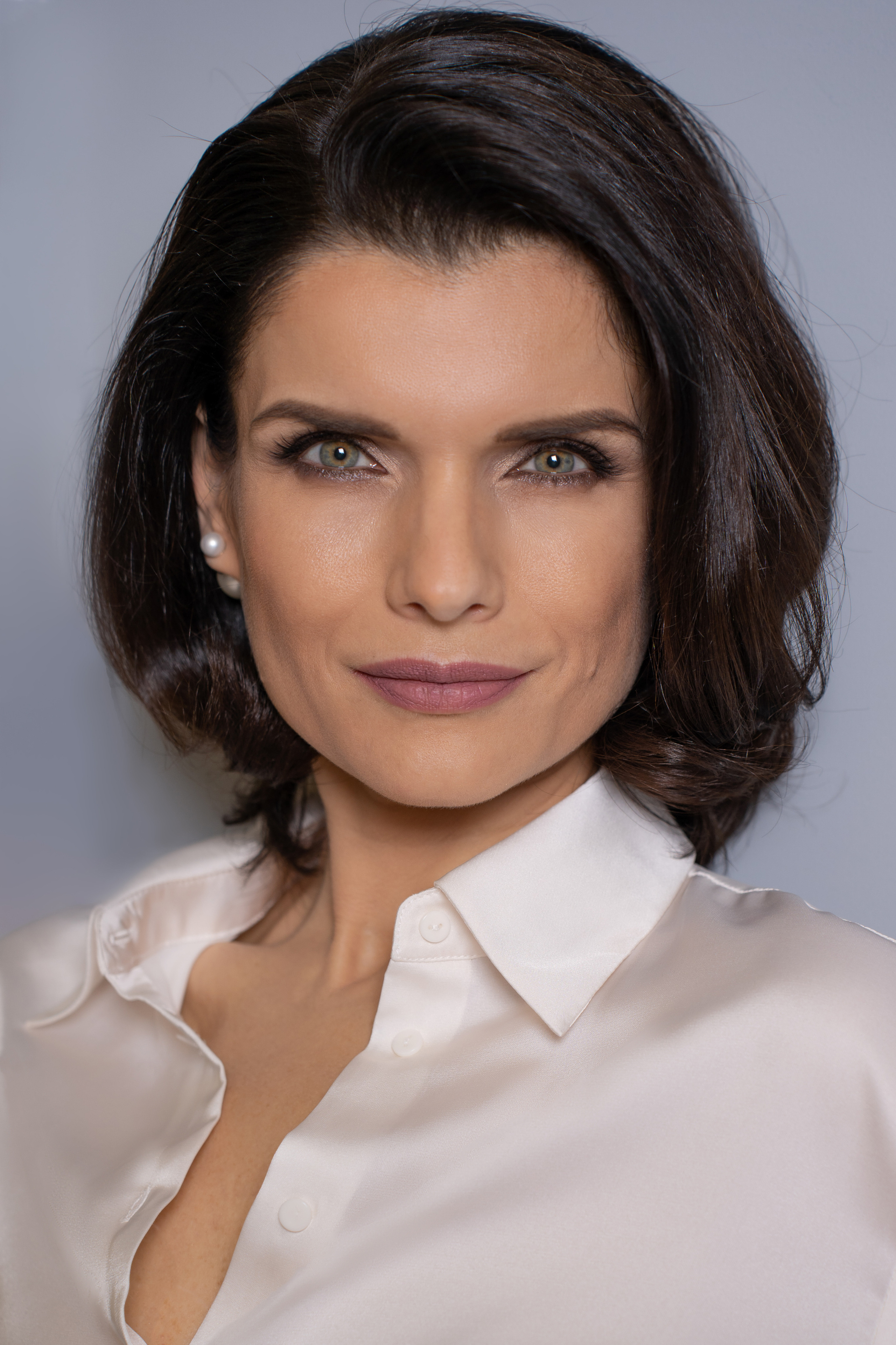 деловой портрет женщины в студии