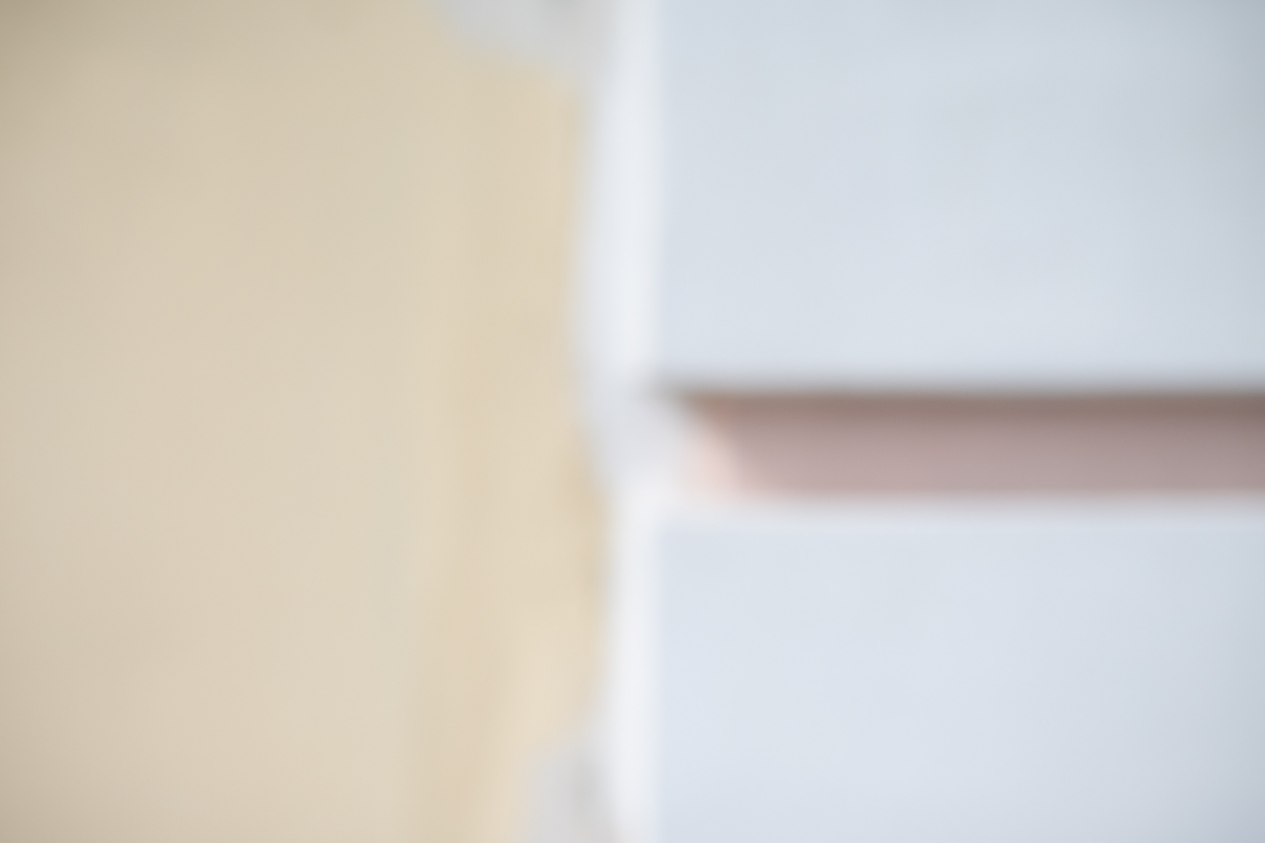 Авторская городская фотография, исследующая свет, цвет, архитектуру и визуальные ритмы городской среды. Фотограф: Ожерельев Лев