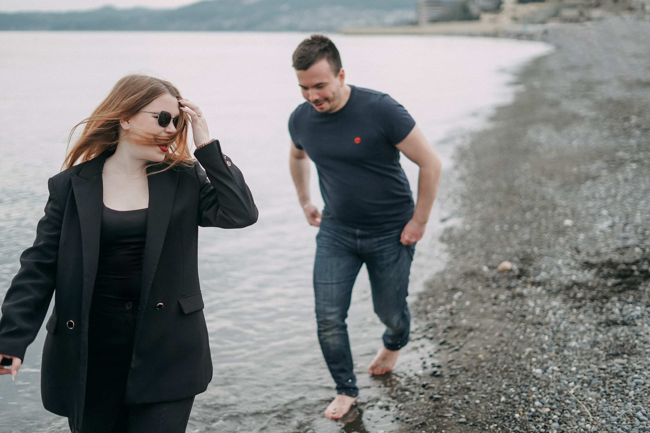 Даша и Артём на пляже Ривьера. Фотограф в Сочи и Абхазии | Фототуры | September Air