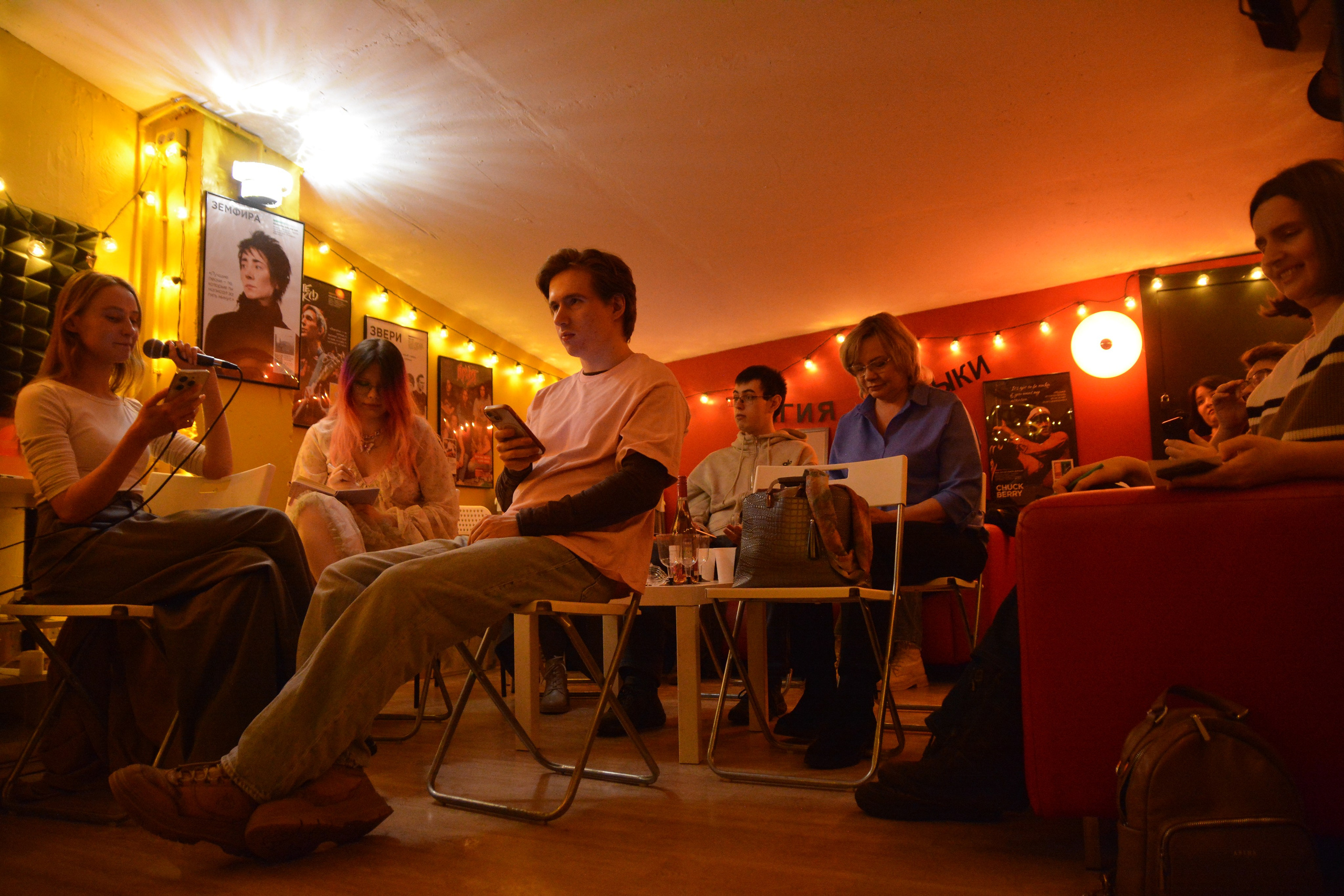 F/8 and be there — оказаться в нужном месте и поймать момент