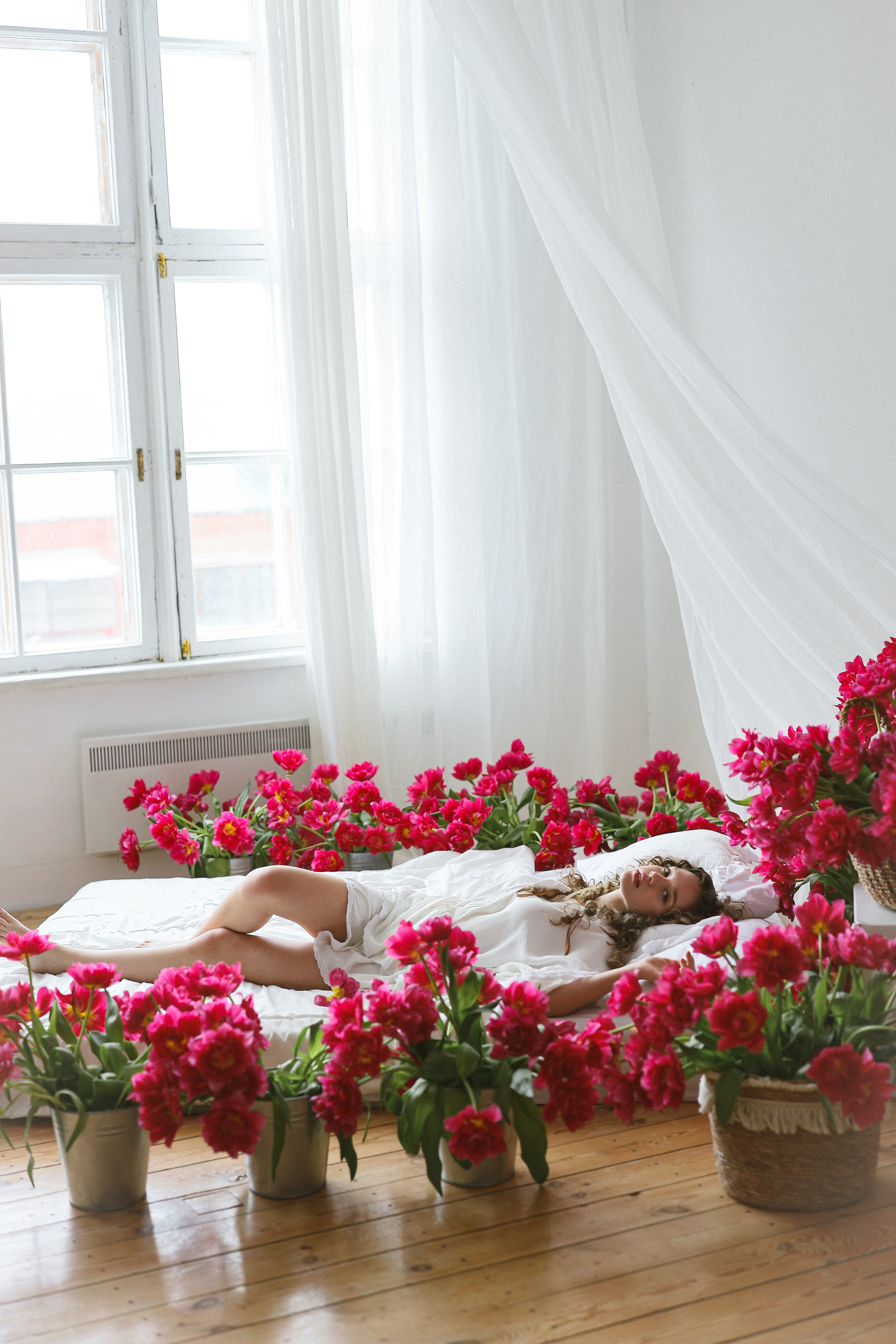 Фотосессия для Софии с тюльпанами. Свадебный и семейный фотограф в Абхазии Жанна Соснина