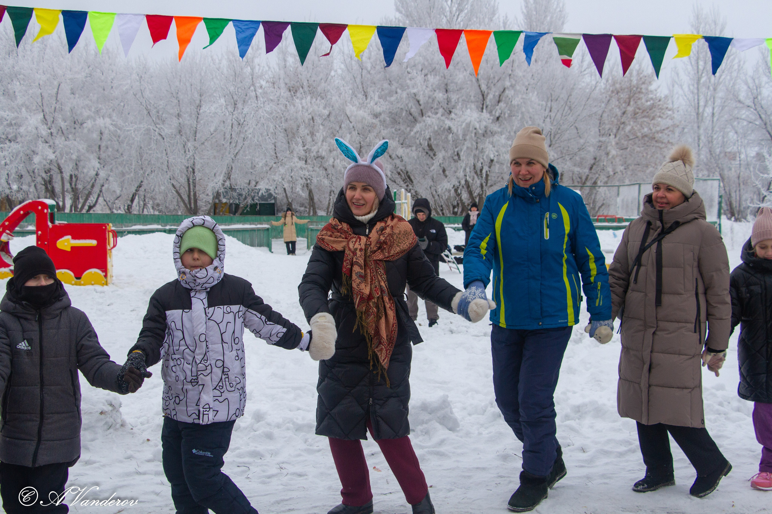 Праздник во дворе, ул. Осташковская-20. Фотограф Омск | Александр Вандеров