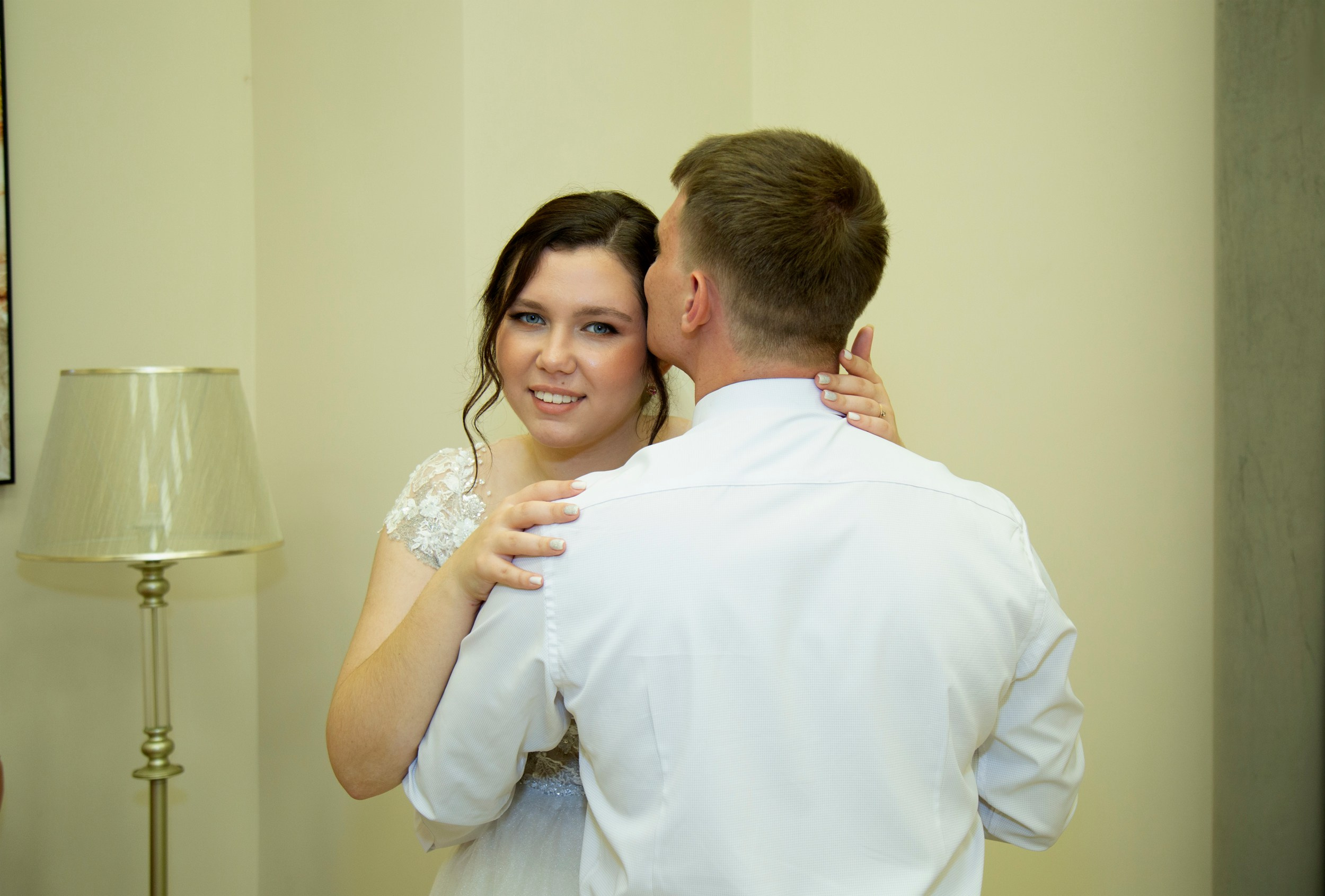 Свадебная фотосессия Андрея и Алины в Савеловском ЗАГСе. Фотосессия в студии в Москве от профессионального фотографа услуги по доступным ценам