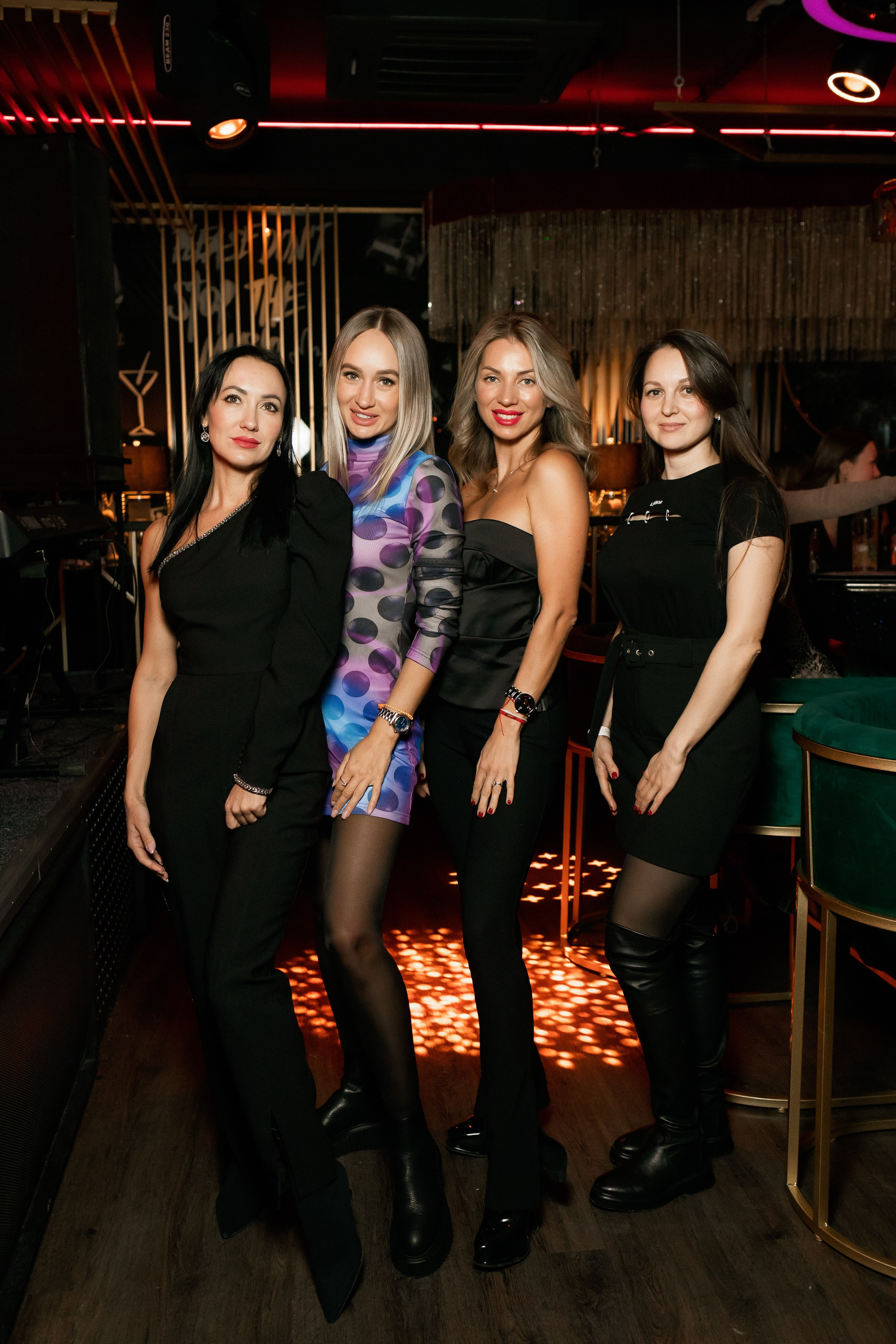 YANA URBAN: сольный концерт в «Анжелика Wineroom». СВОИ. ФОТООТЧЕТЫ-СОБЫТИЯ-МЕСТА