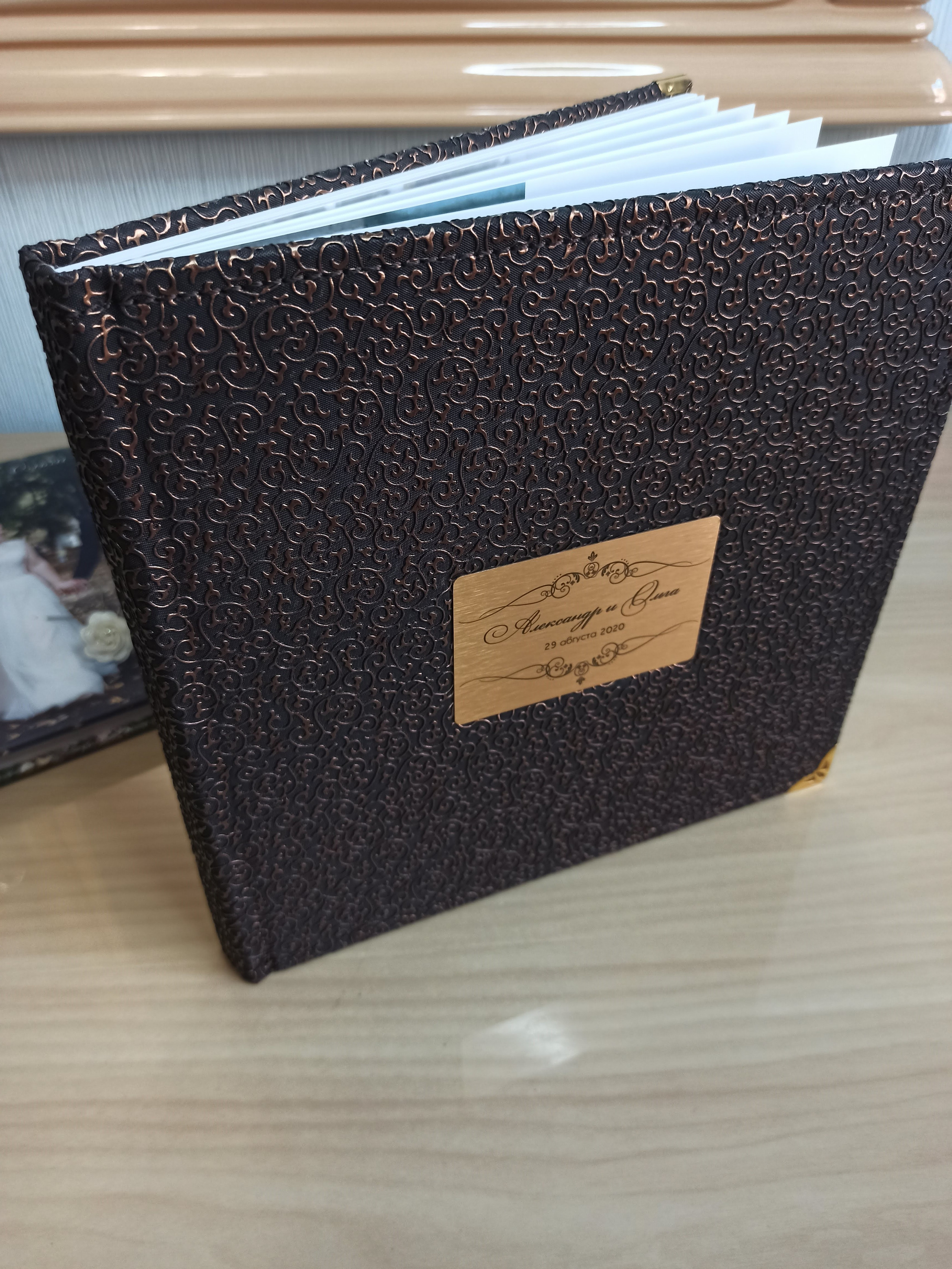 Заказать свадебную фотокнигу. Стильные выпускные альбомы в Старом Осколе. Свадебные фотокниги