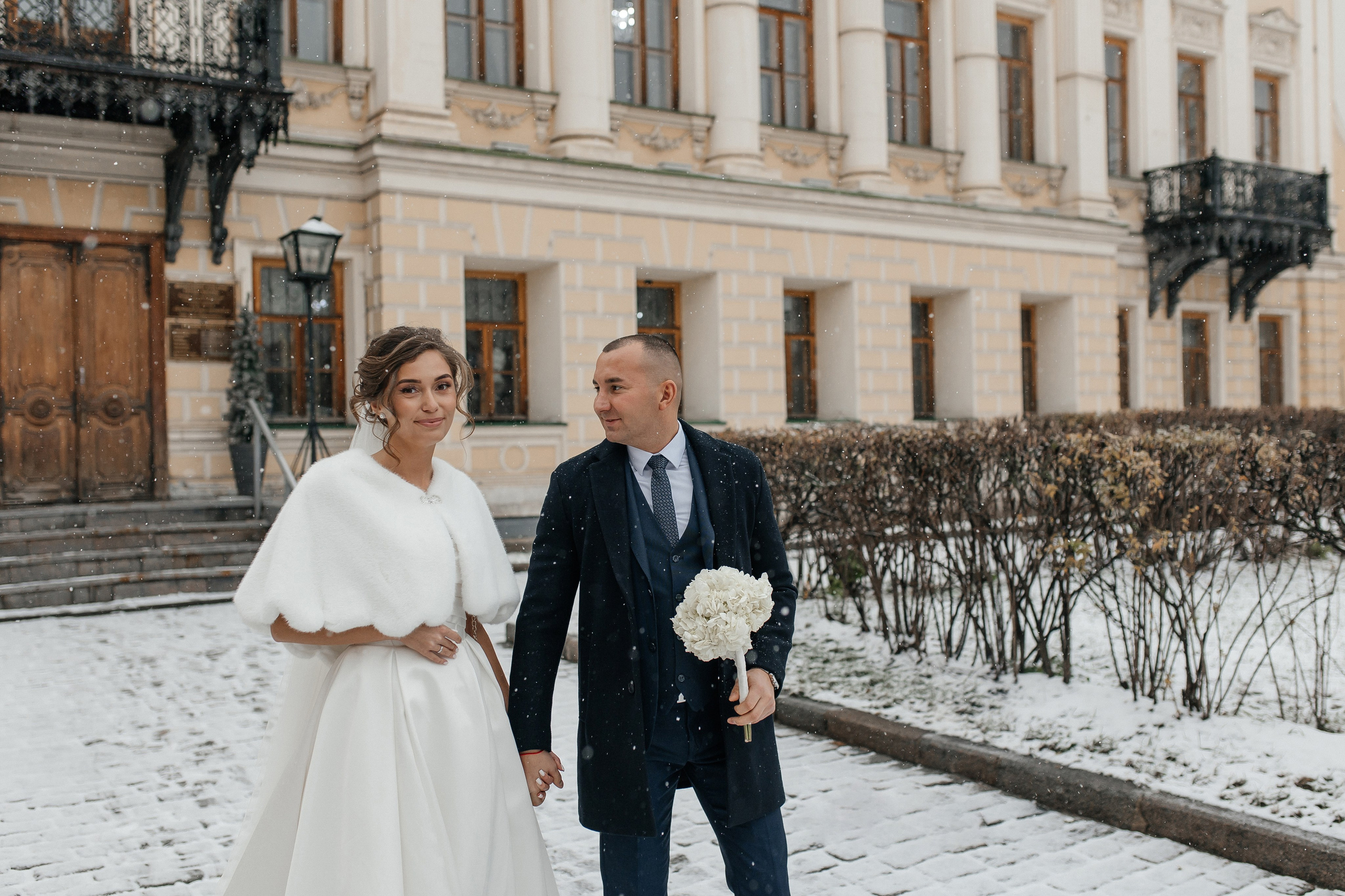 Свадебная фотосессия в Библиотеке-читальне имени А. С. Пушкина. Свадебный фотограф в Москве Дарья Олендарёва
