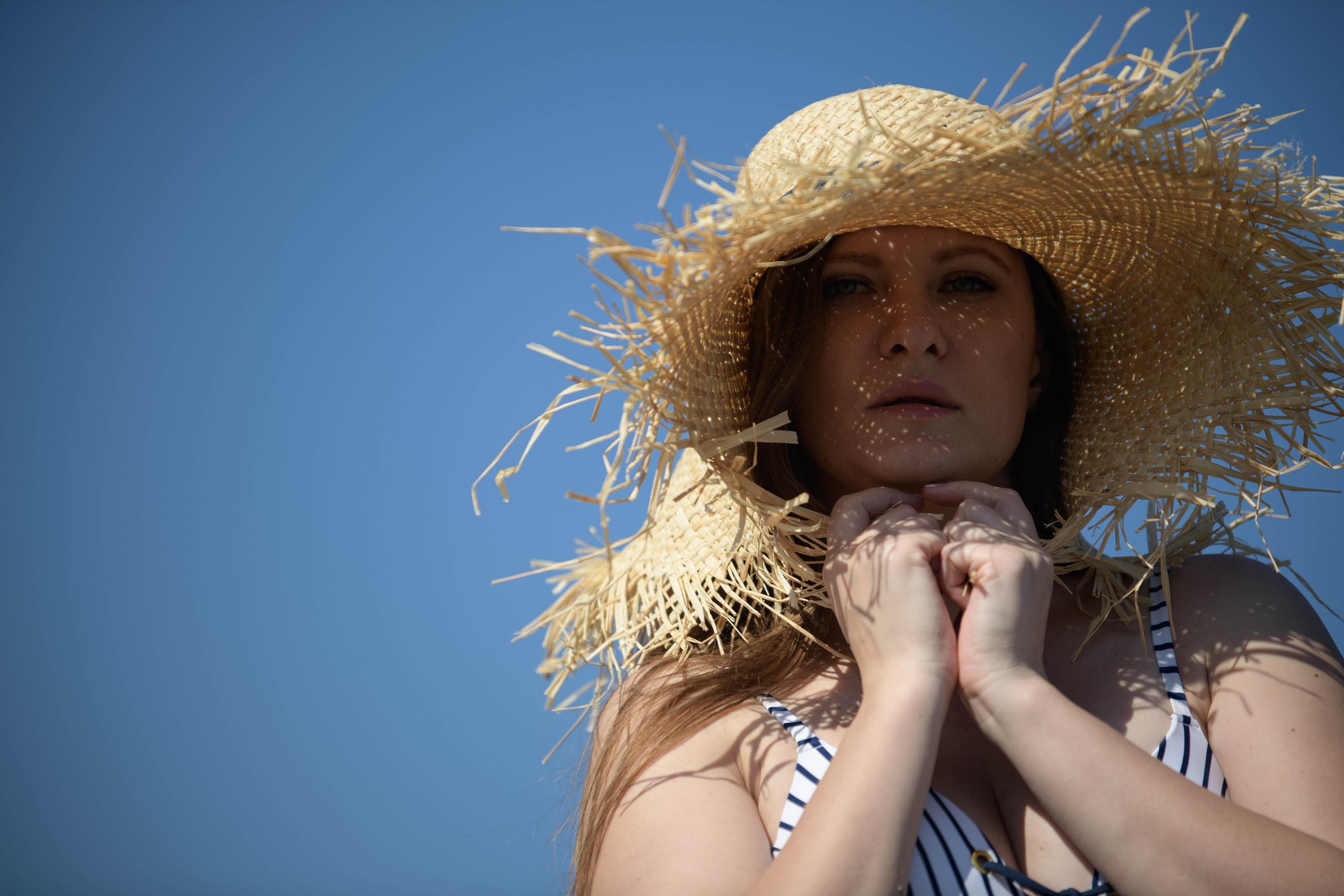 Соломенная шляпа с широкими полями. Professiional photographer in Turkey