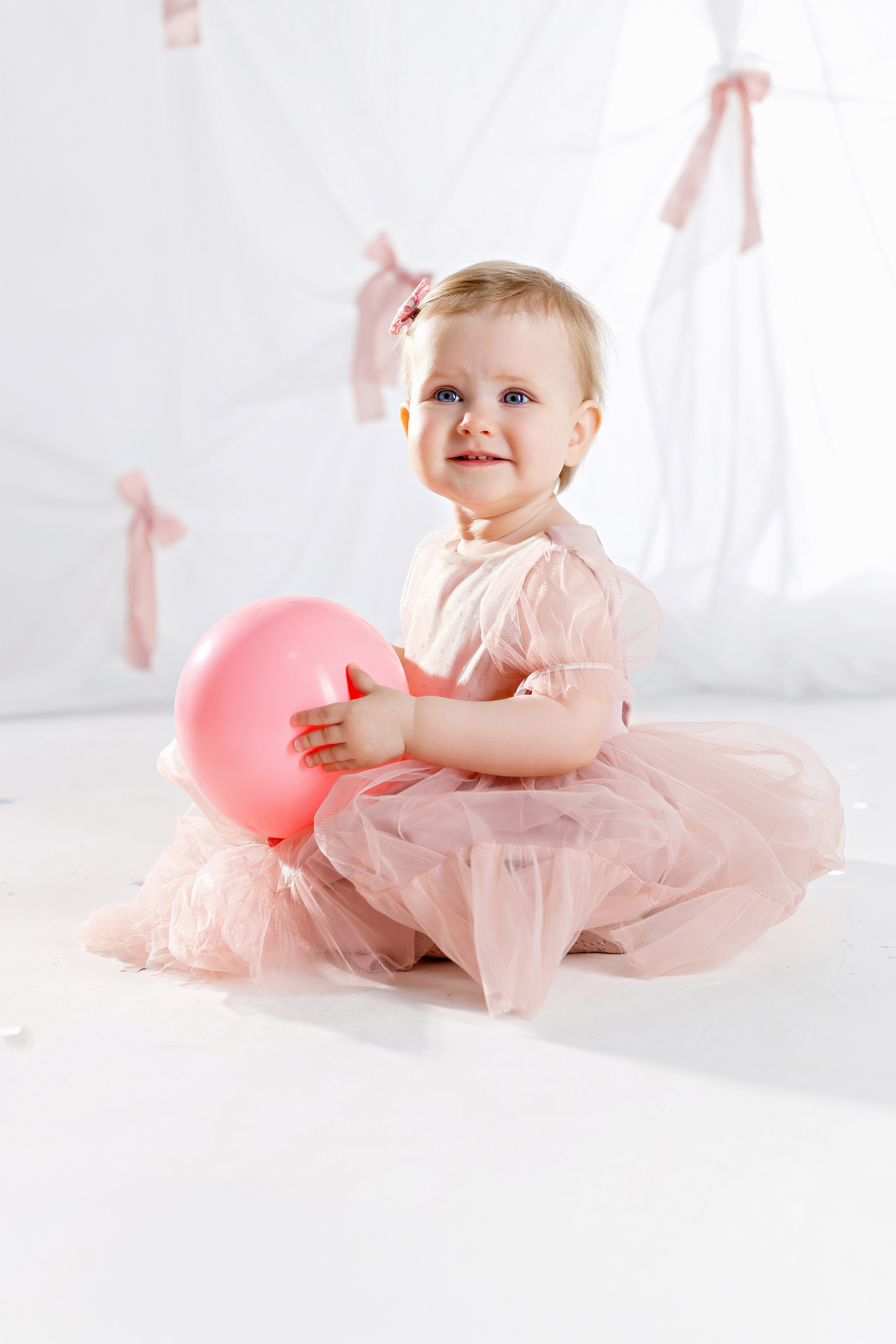 Детская фотосессия на 1 годик с декорациями в Сочи. Детский студийный фотограф Сочи