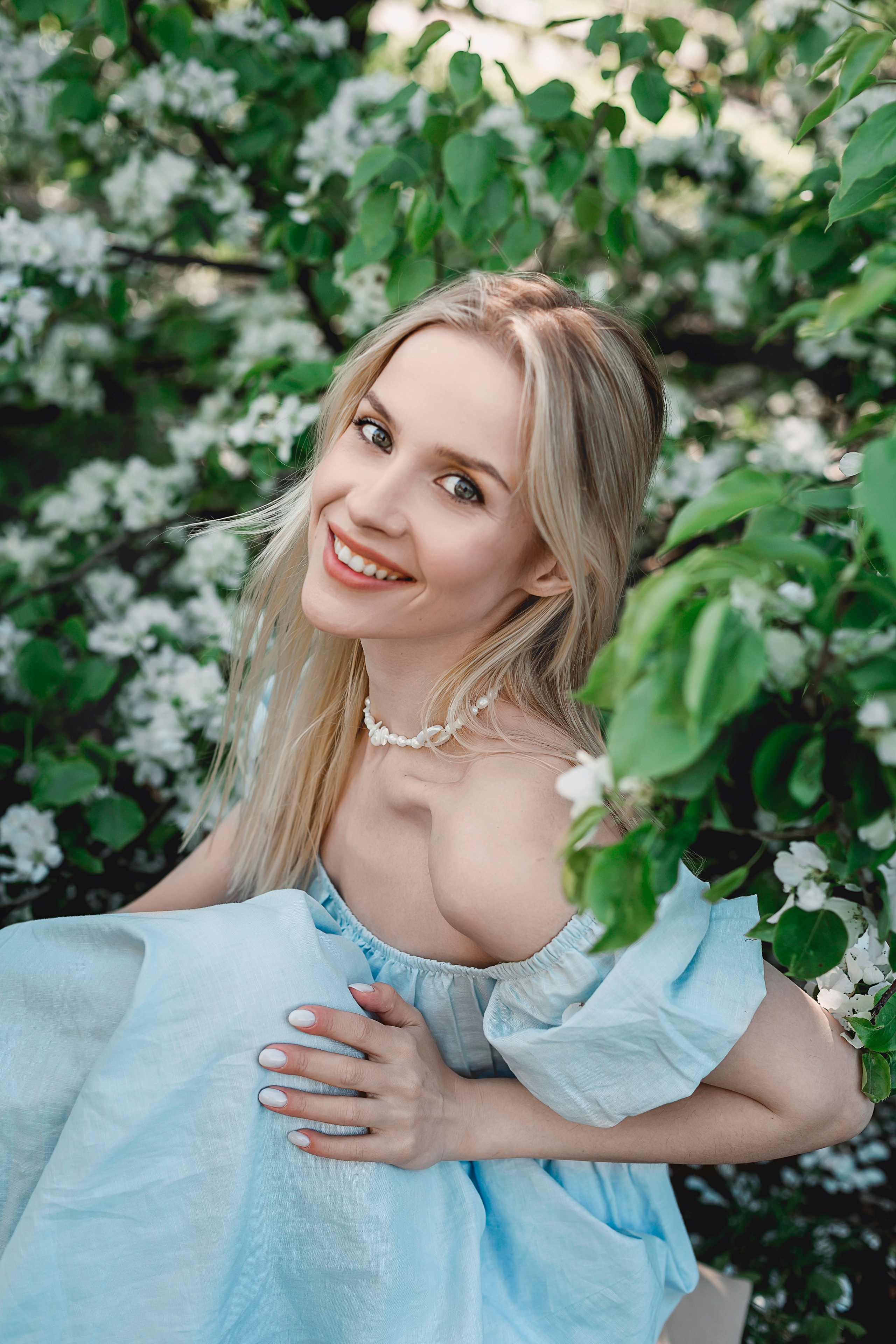 Фотосессия в цветущих садах. Деловая и Бизнес съемка в Москве Инесса Грушко