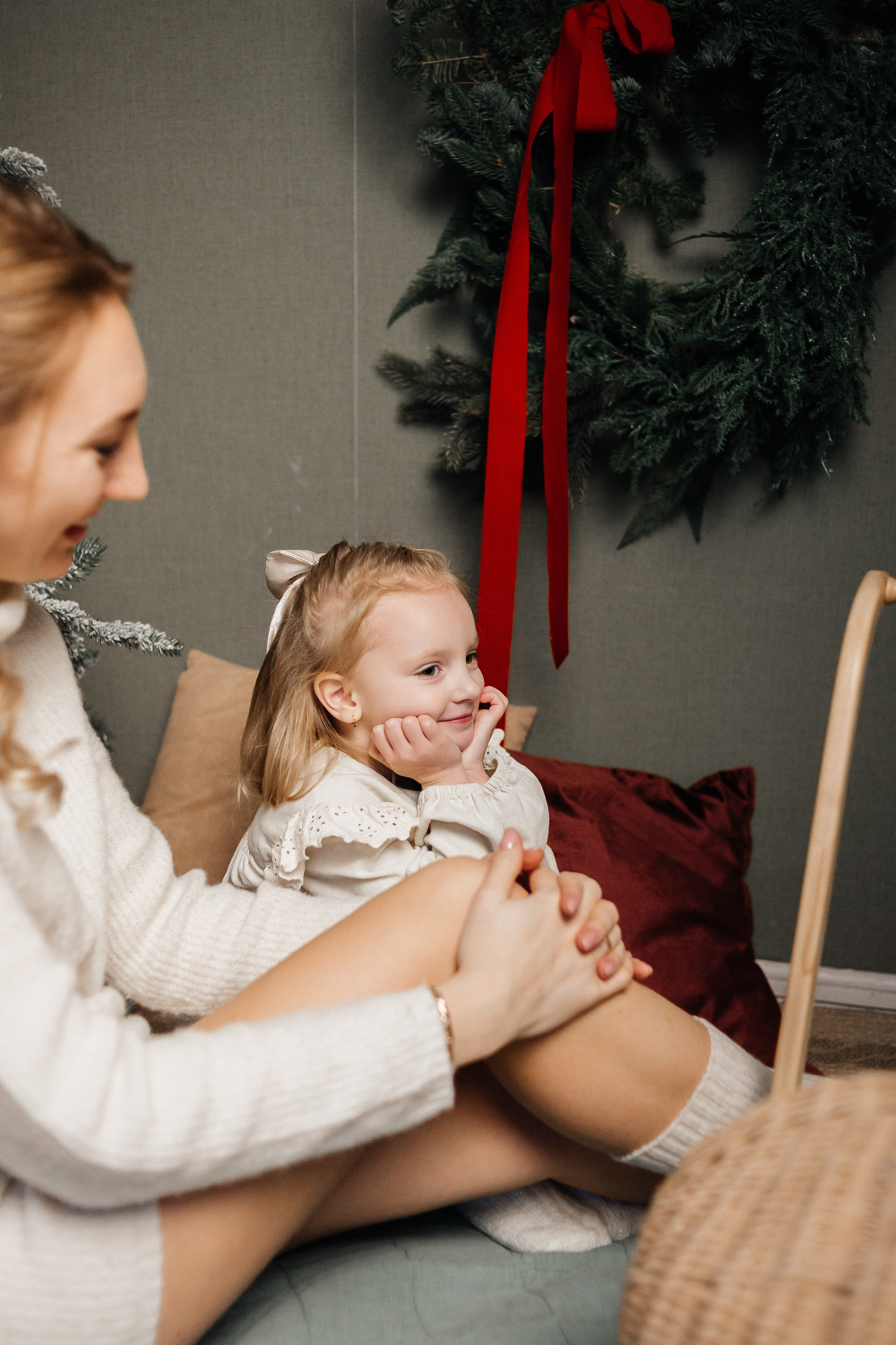 Новогодняя фотосессия для Аллы и Евы, студия «Молоко», Минск. Фотограф в Минске Екатерина Тузова