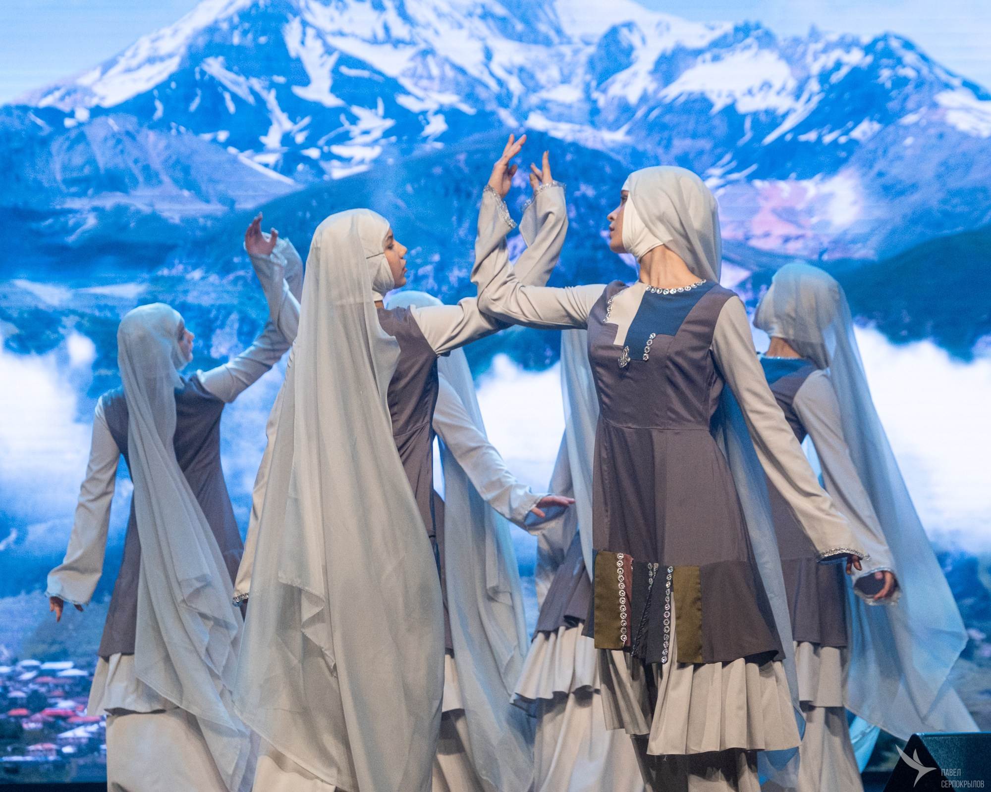 Юбилейный концерт студии эстрадного танца «Изумрудный город». Репортажный фотограф в Казани Павел Серпокрылов