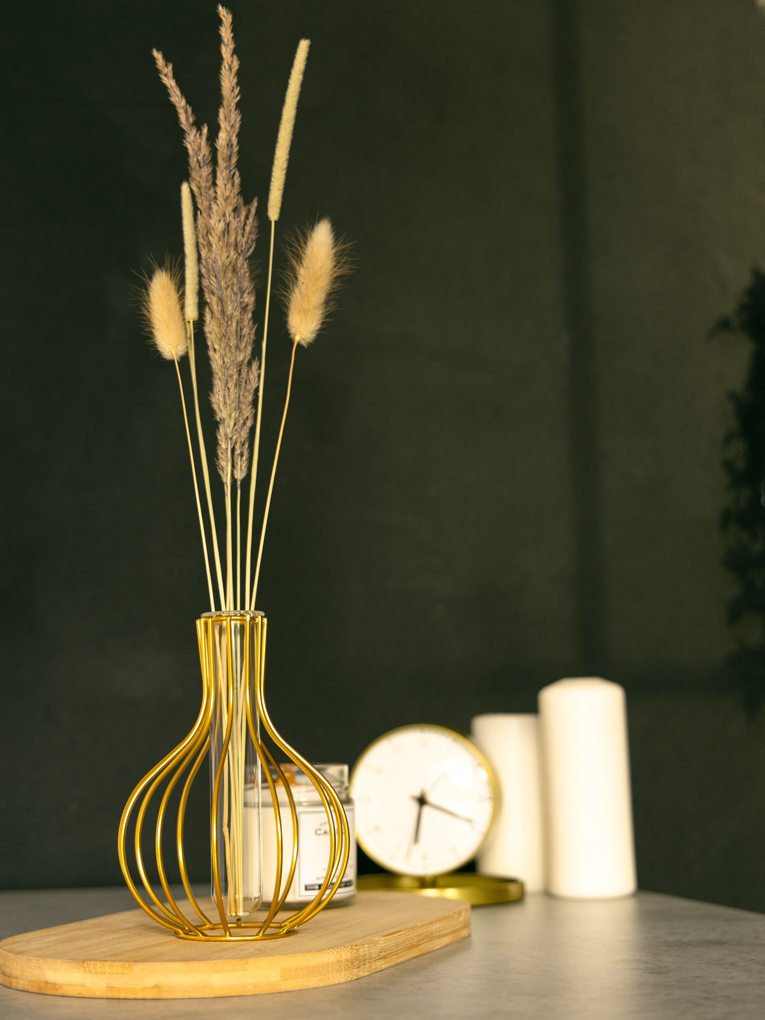 Съемка на фоне, который создает теплую и дружелюбную атмосферу.