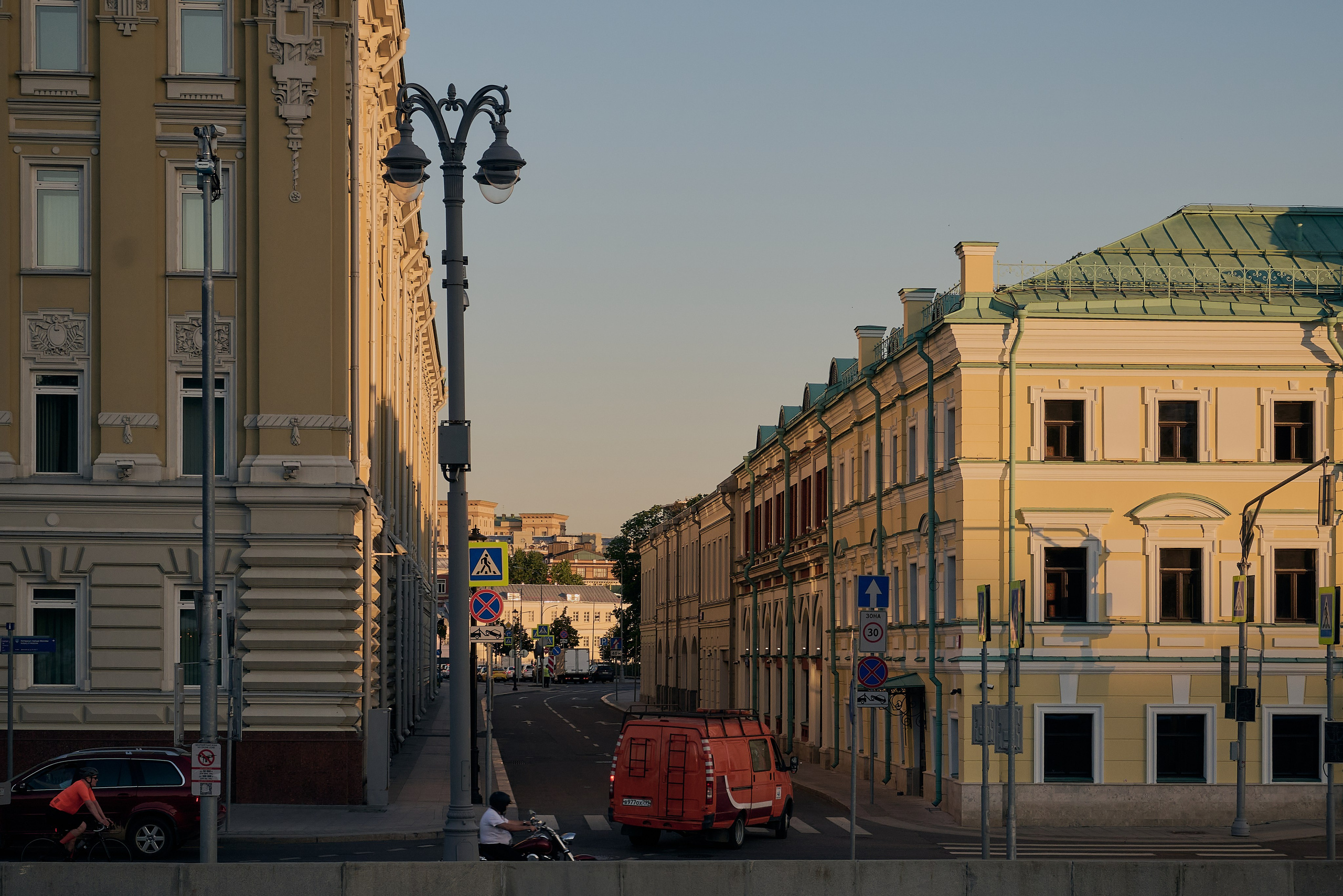 Прогулка на кораблике по Москва-реке. Фотограф Роман Адлер