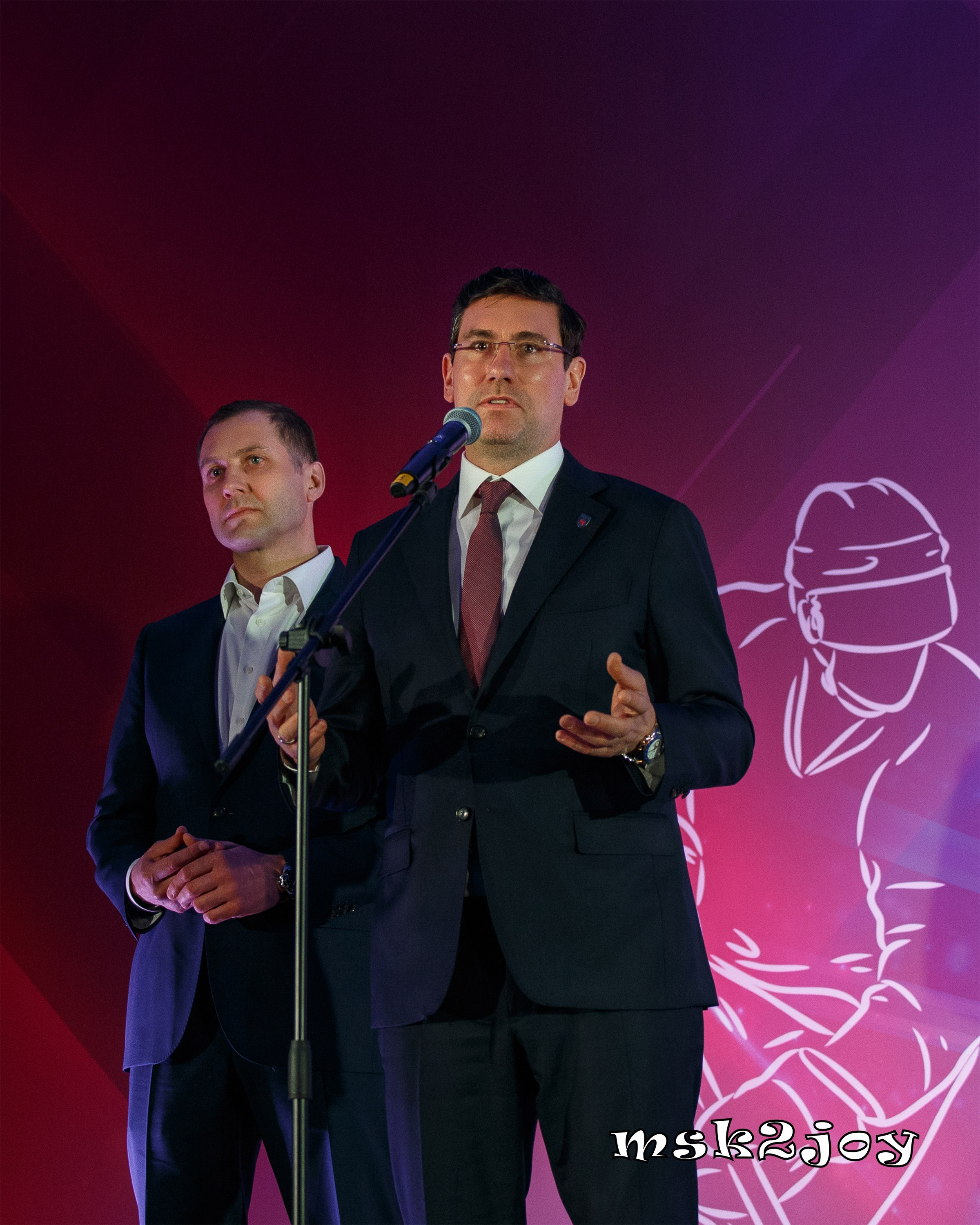 Президент Континентальной хоккейной лиги Алексей Алексеевич Морозов и вице-президент КХЛ по развитию молодёжного хоккея Александр Гуськов на церемонии закрытия сезона МХЛ 2023-2024