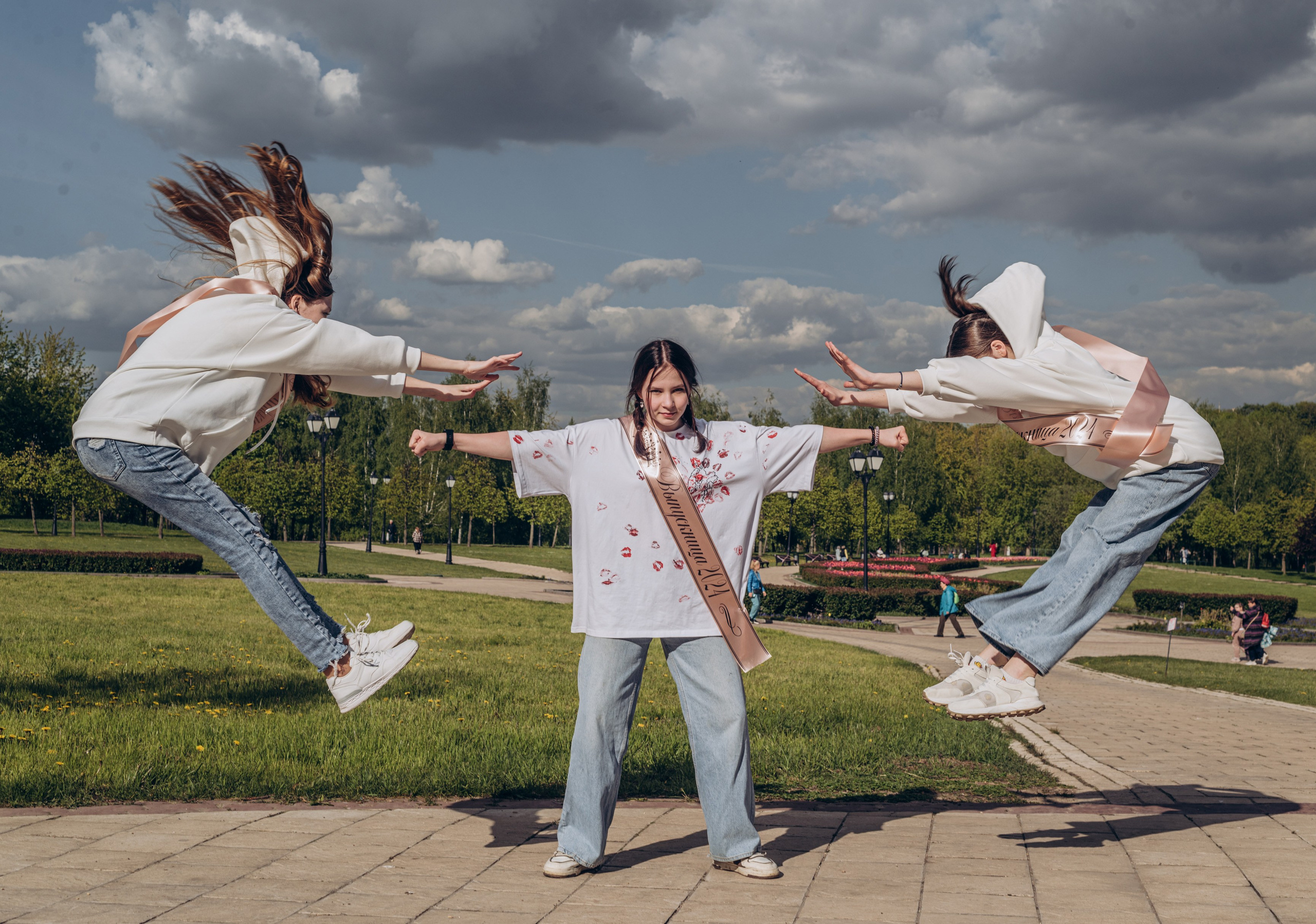 Выпускной альбом с душой — фотосессия, ретушь и дизайн в Москве. MILATE — выпускные альбомы, фотосессии и видео в Москве