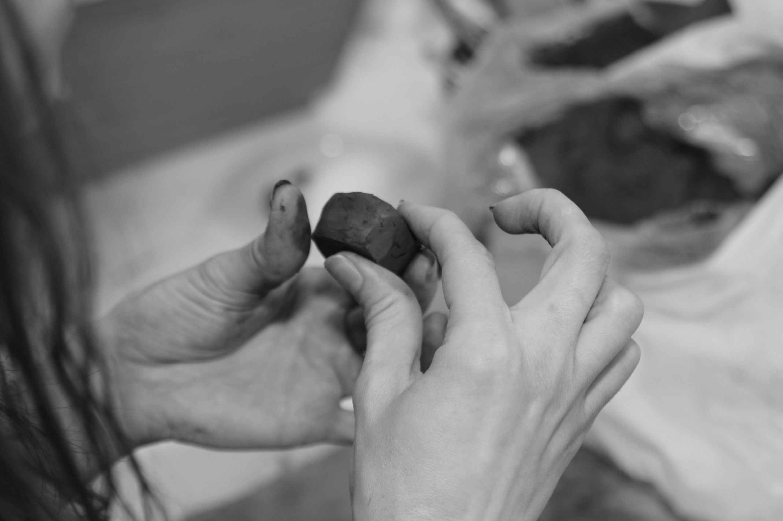 Мастерская у Нины Ковалевской. Фотограф Егор Целнаков