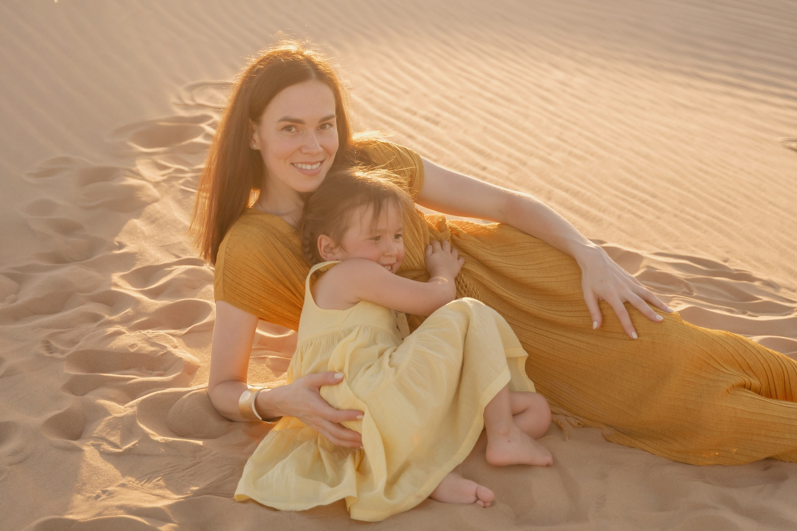 Family photographer in abu dhabi dubai sharjah fujeirah
