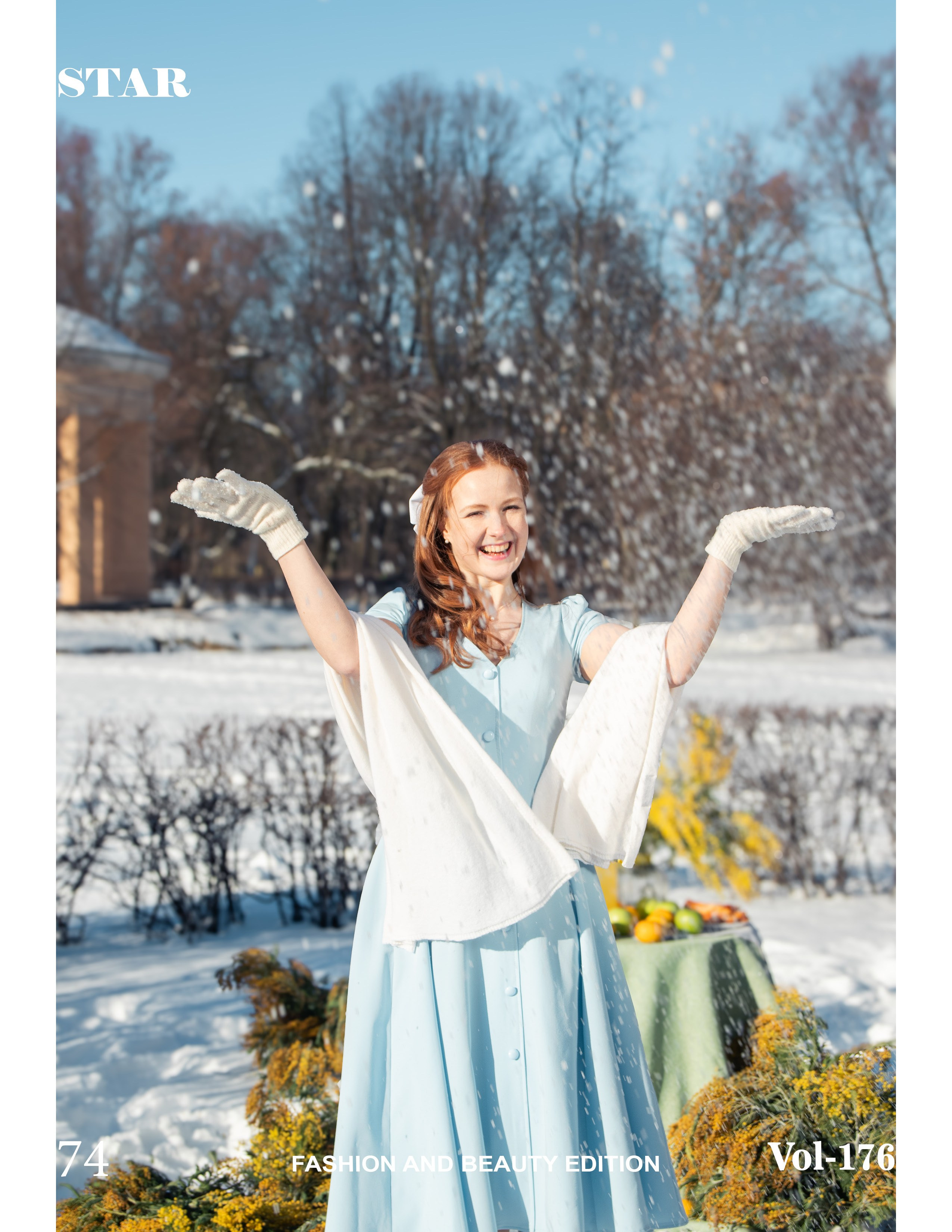 Женщина в лёгком платье идёт по снежной тропинке с букетом мимозы.