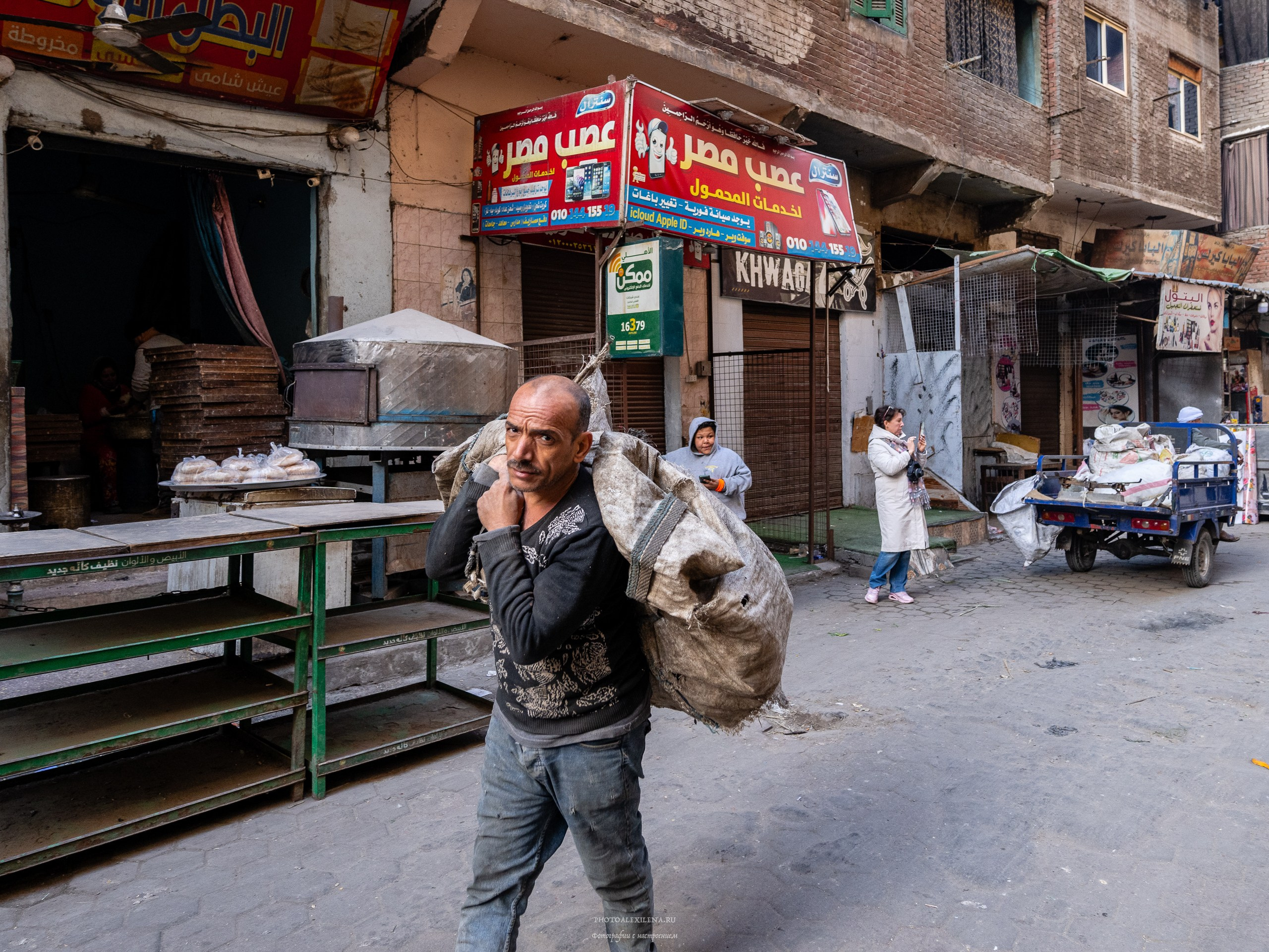 Пещерный монастырь и город мусорщиков. Авторские стильные фотокартины