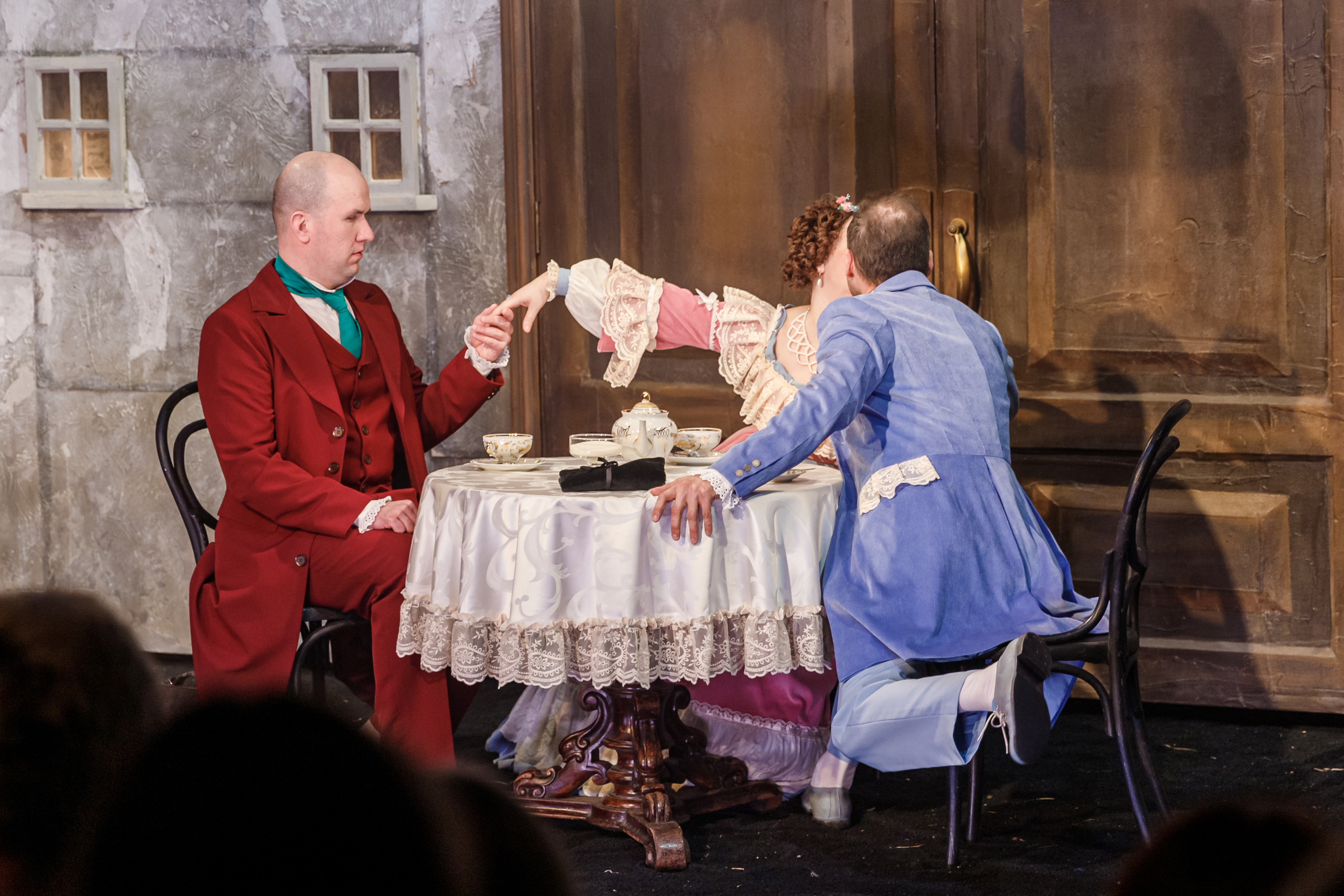 Мертвые души. Марина Ушакова. Фотограф. Выпускные альбомы. г. Краснодар