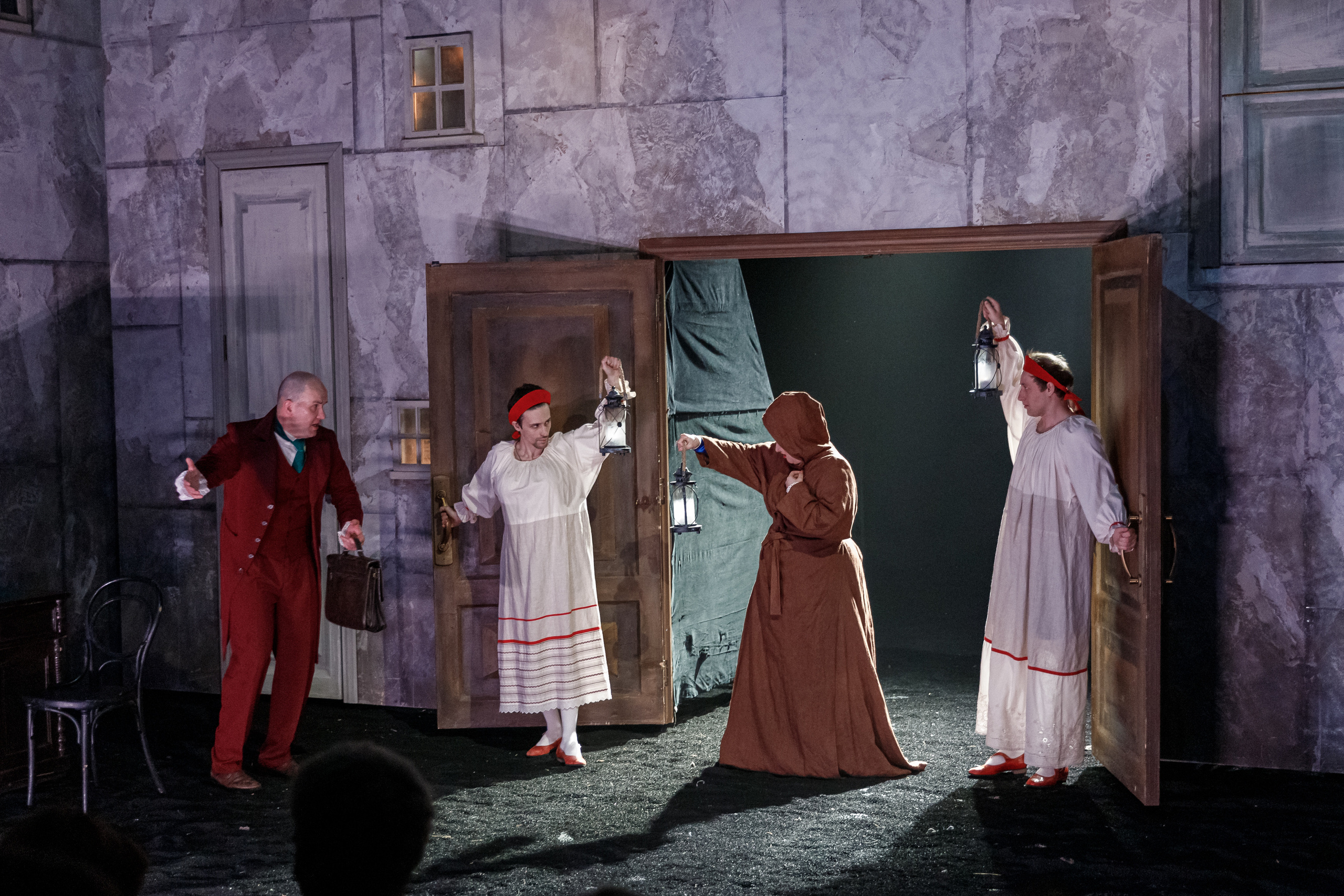 Мертвые души. Марина Ушакова. Фотограф. Выпускные альбомы. г. Краснодар